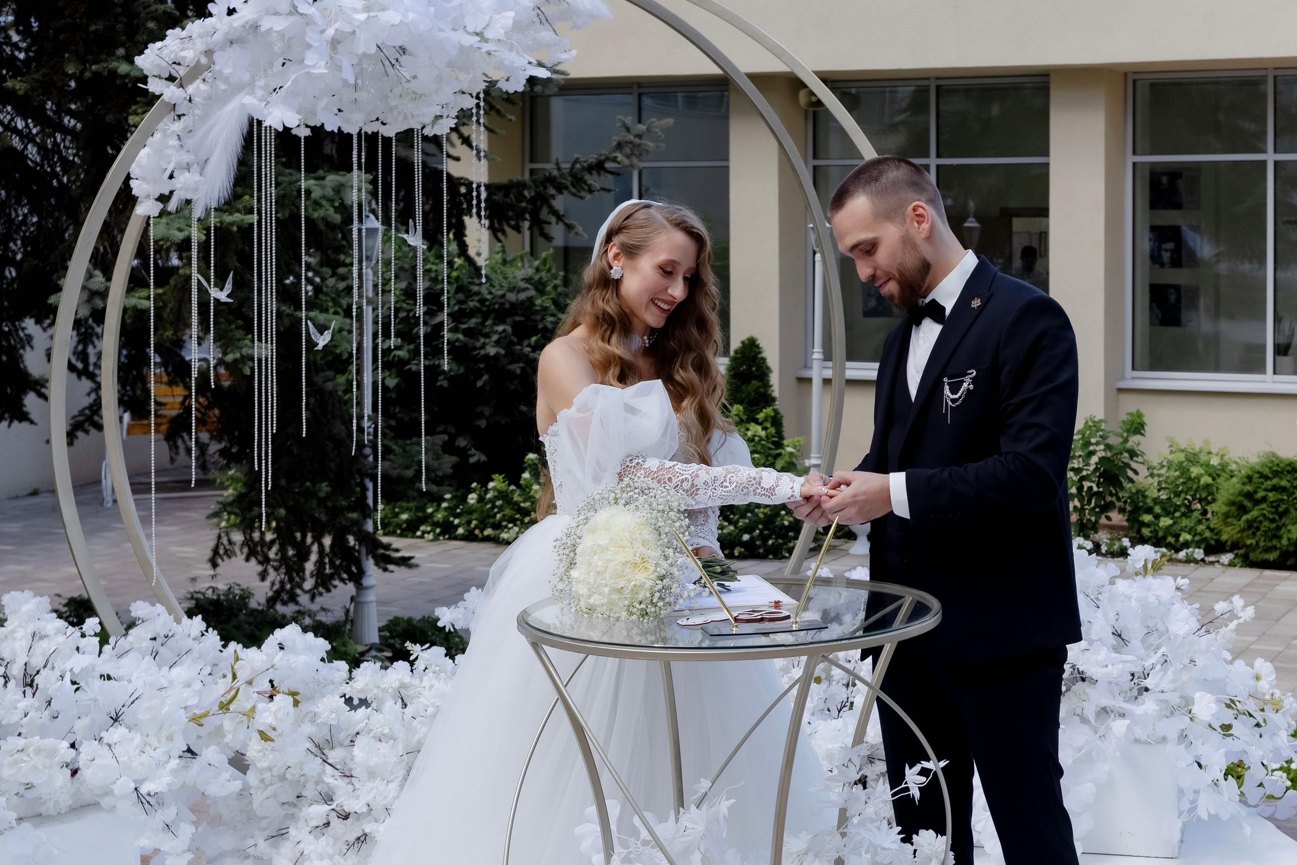 Торжественная регистрация в ЗАГСе. Свадебный фотограф Александра Попова