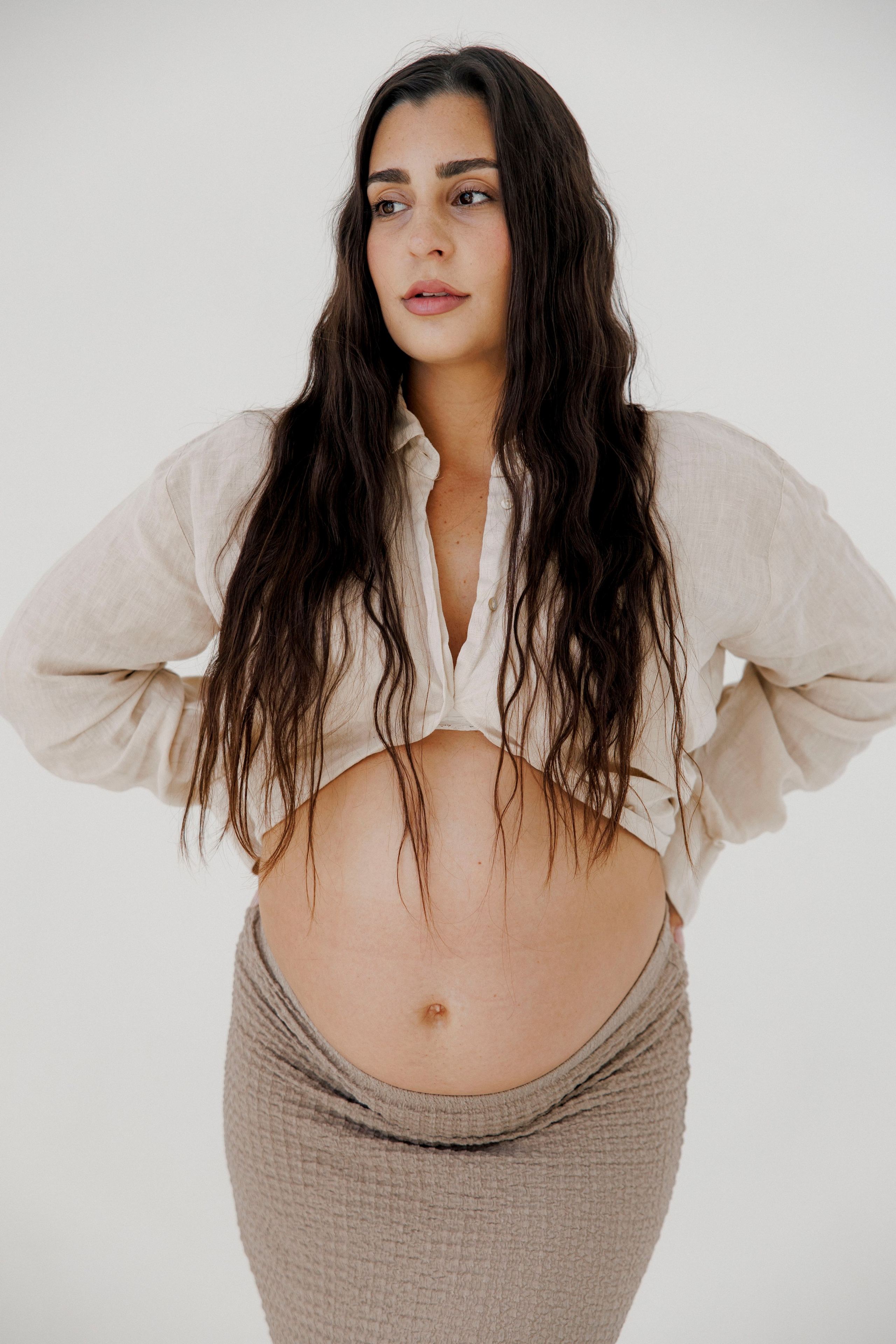 Pregnancy photoshoot inside the Grey Studio. Главная