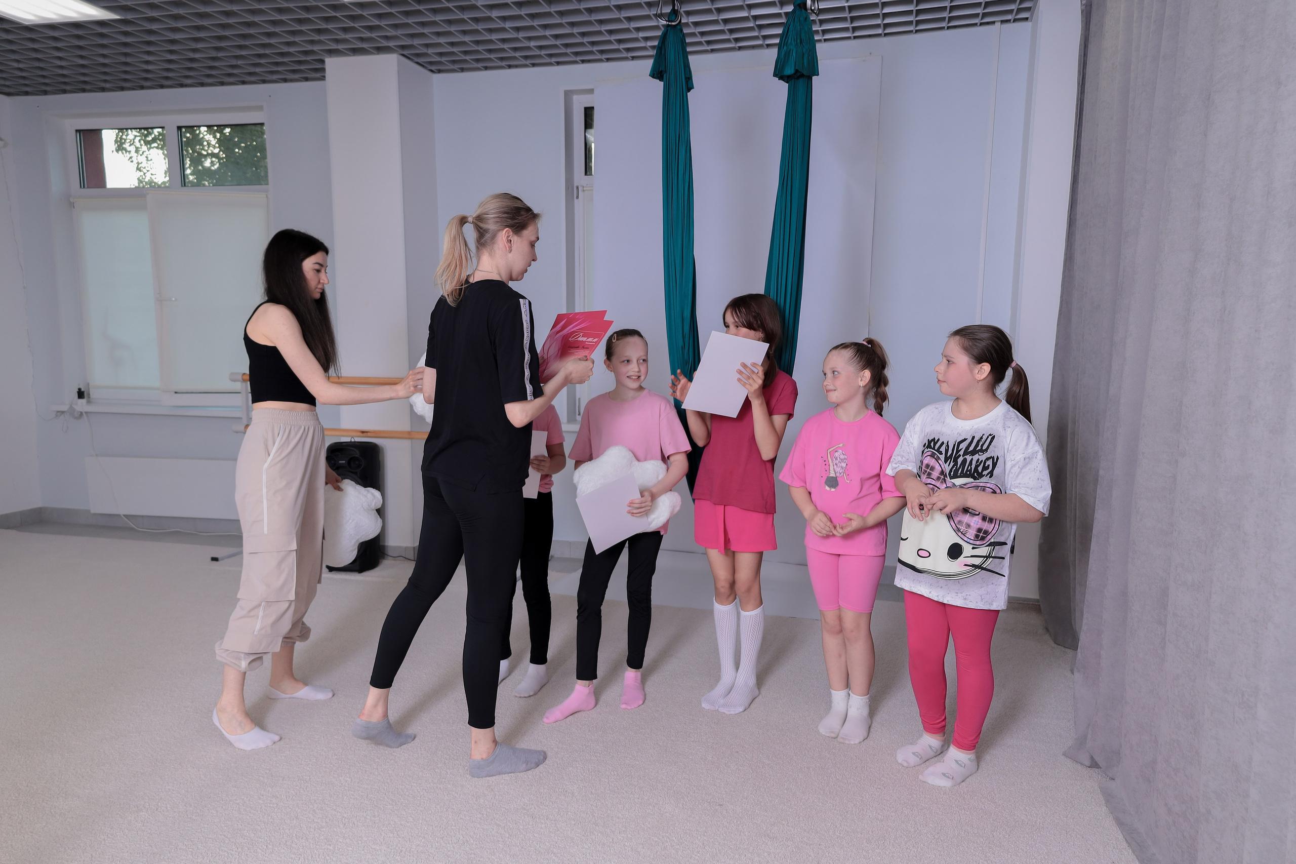 Детская аэройога. Фотограф Надршина Лилия