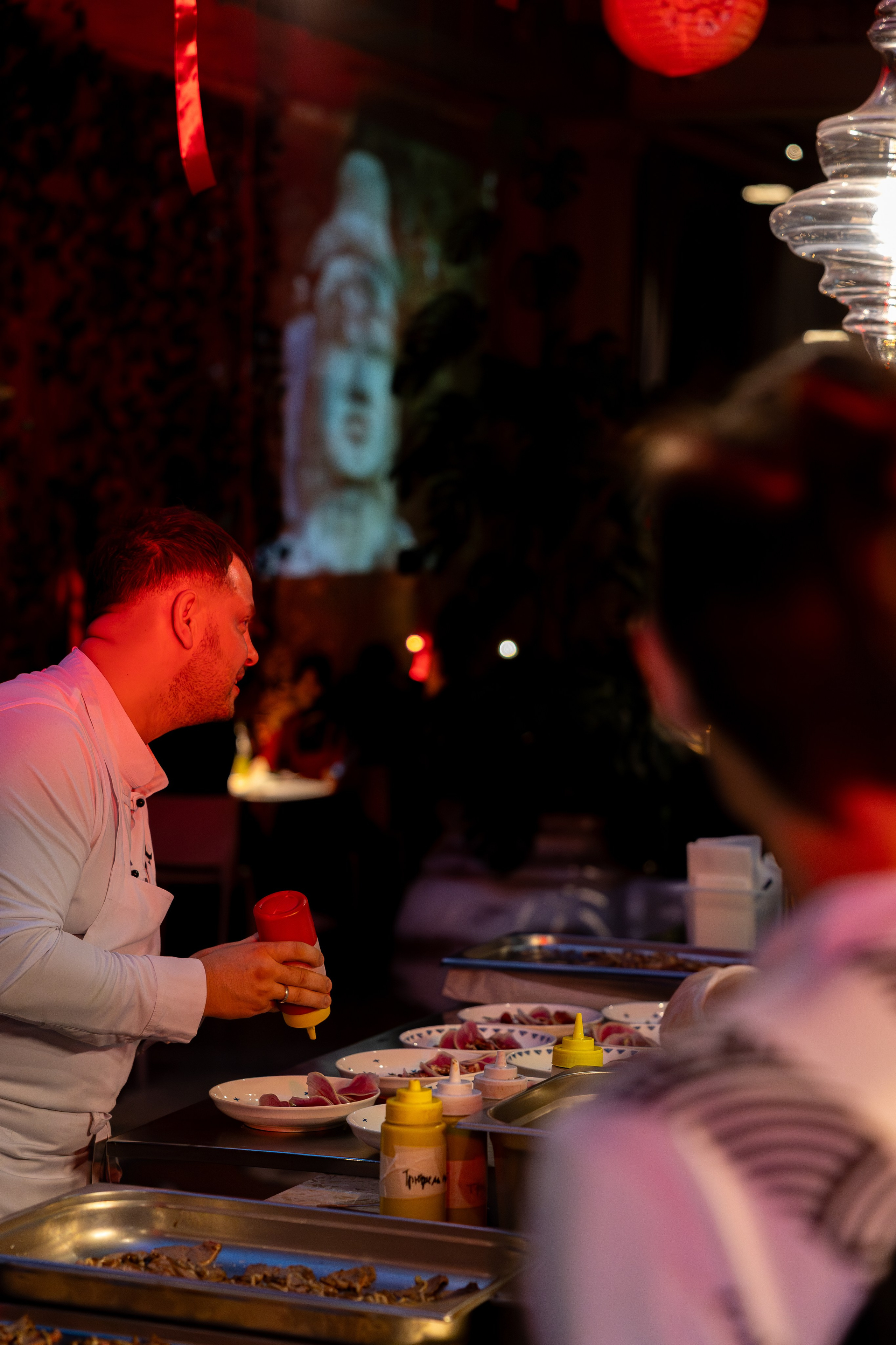 Азия в Гастродворе. Дженбаз Павел — фотограф в Ялте