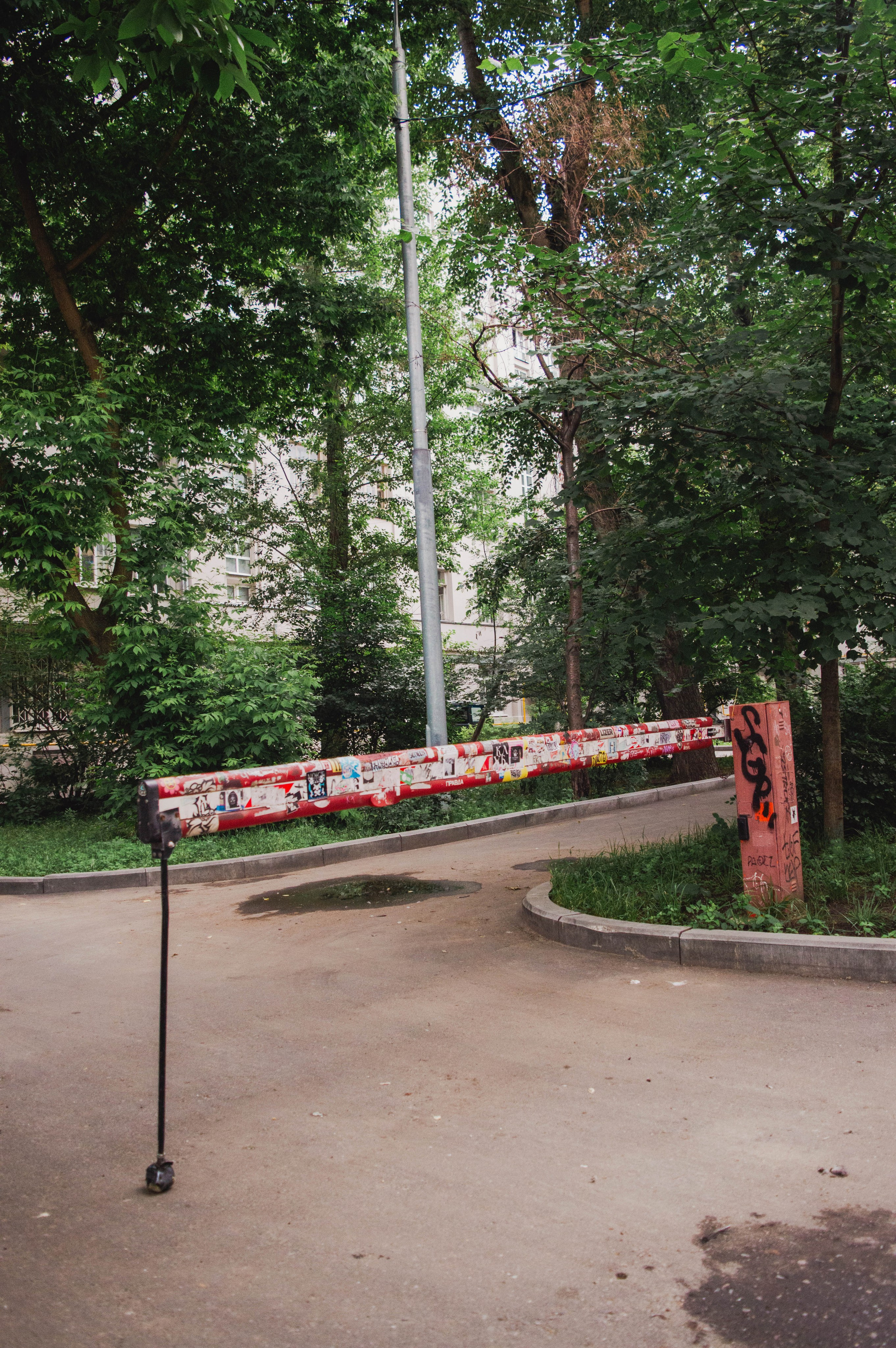 Типология «Стикербомбинг в городе». Фотограф Анастасия Лощакова в Москве