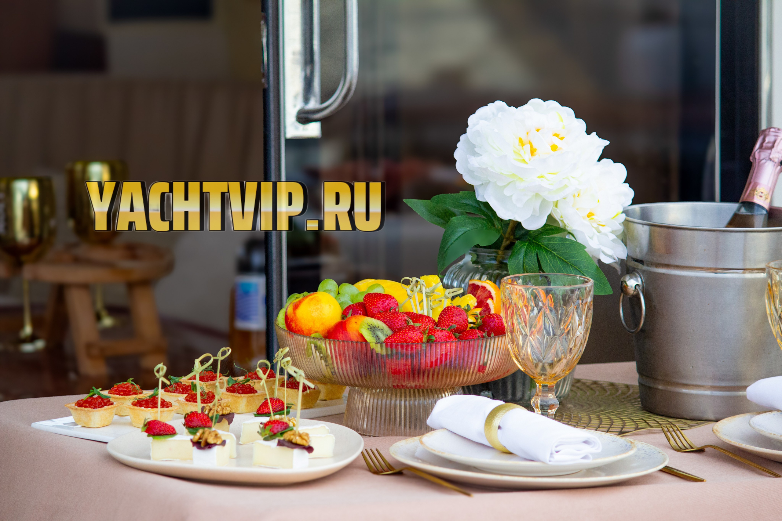 Кейтеринг на яхтах День рождение Девичник Мальчишник. Аренда Яхт в Сочи от Эконом до Премиум Класса
