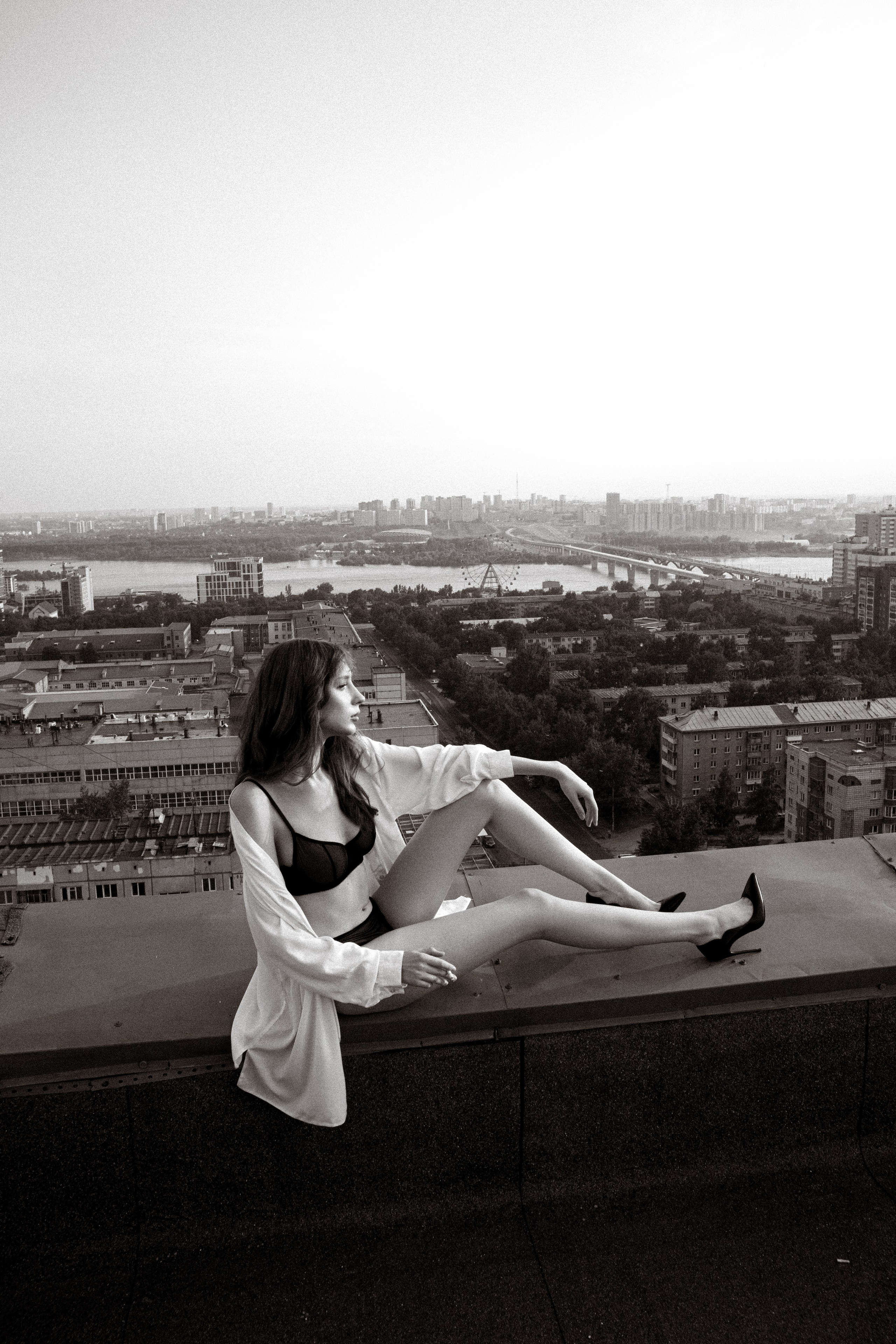 Агата съёмка на крыше. Анастасия Головерова профессиональный фотограф в Новосибирске, фотосессия под ключ в Новосибирске