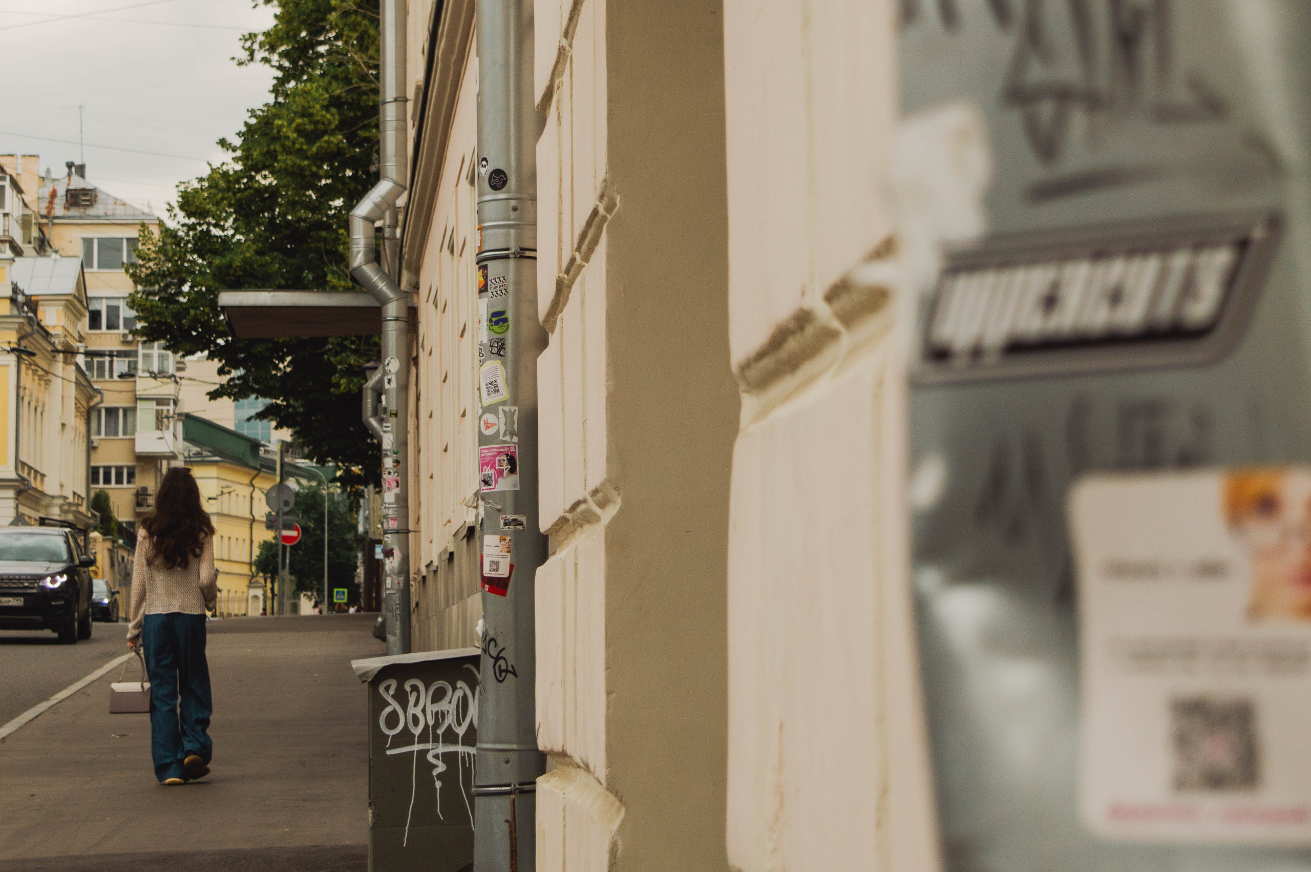 Типология «Стикербомбинг в городе». Фотограф Анастасия Лощакова в Москве