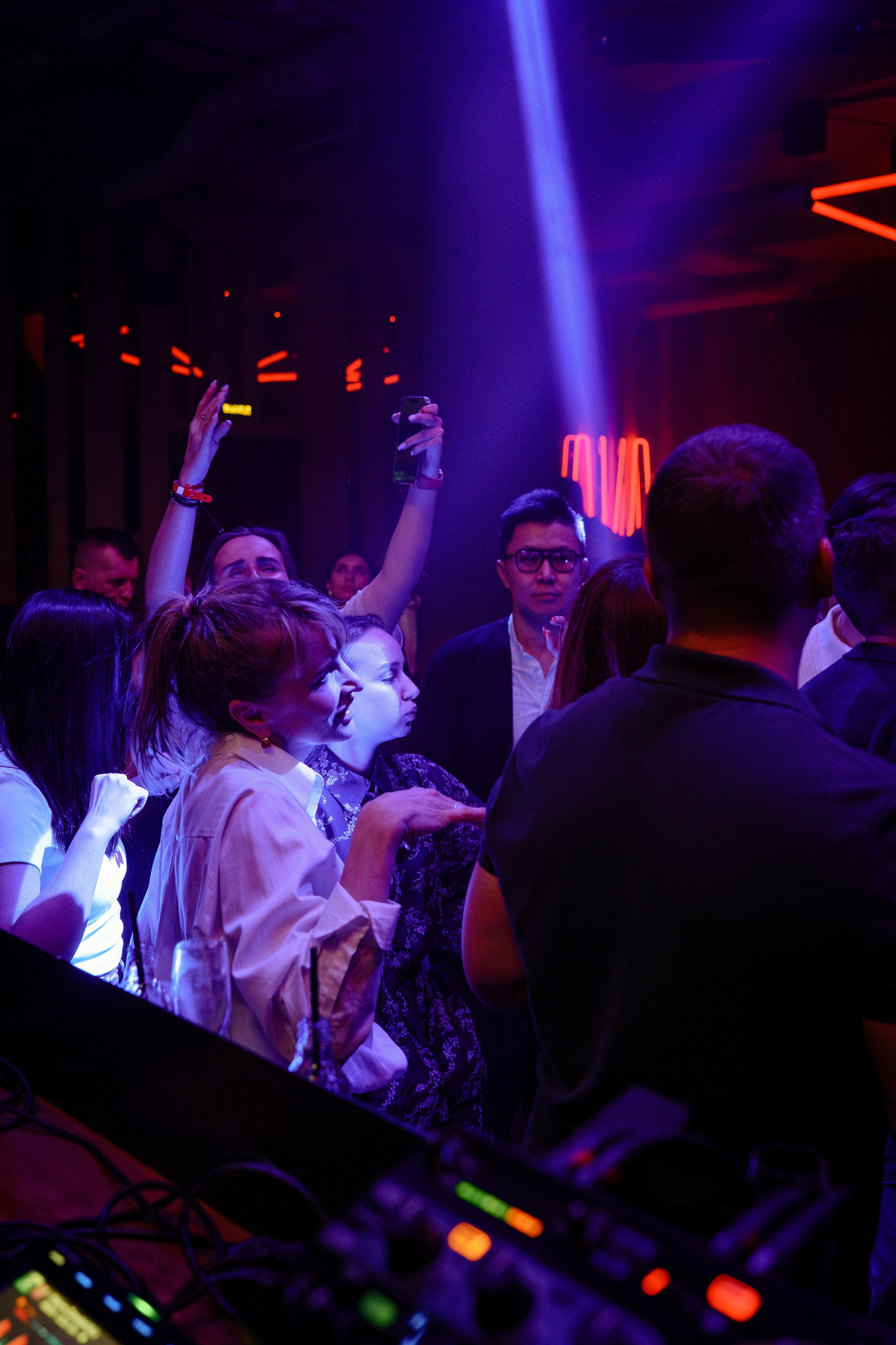 Вечеринка OSNOVATELI.LIVE репортажный фотограф Саша Дружинина. Репортажный фотограф в Москве Саша Дружинина