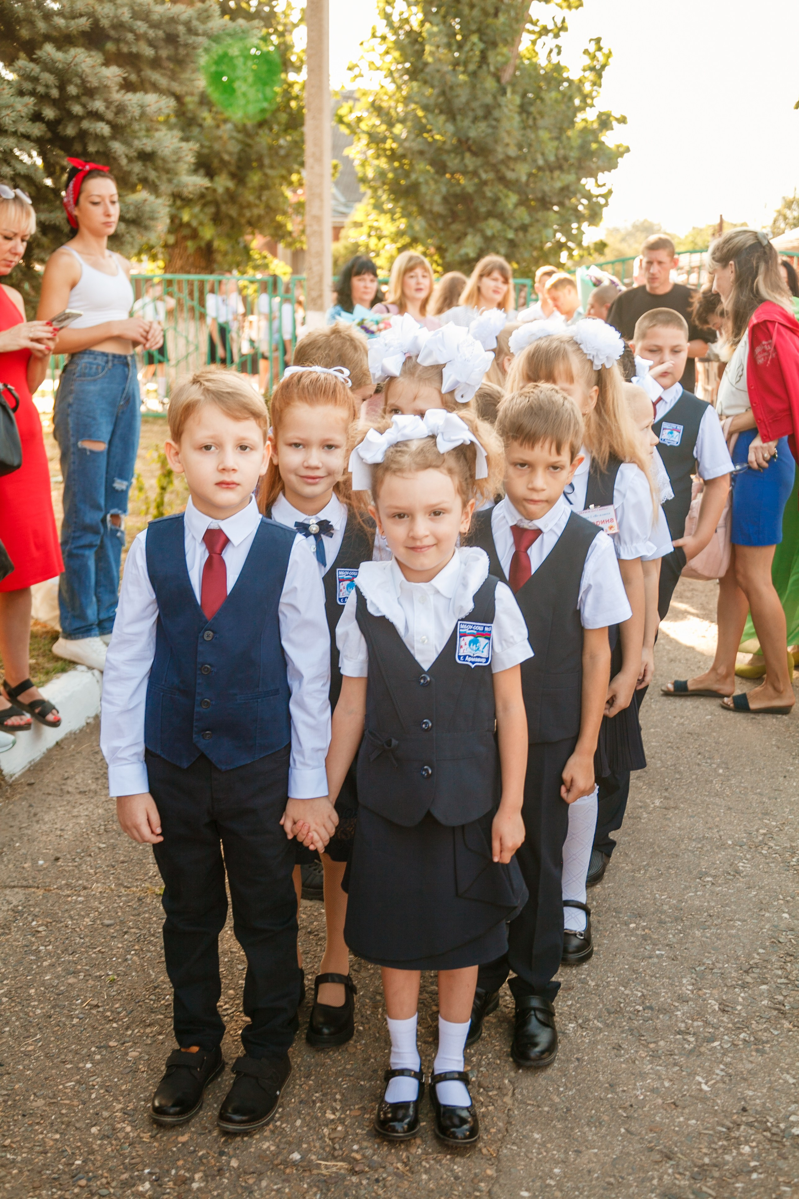 1 сентября линейка. Свадебный и семейный фотограф в Армавире