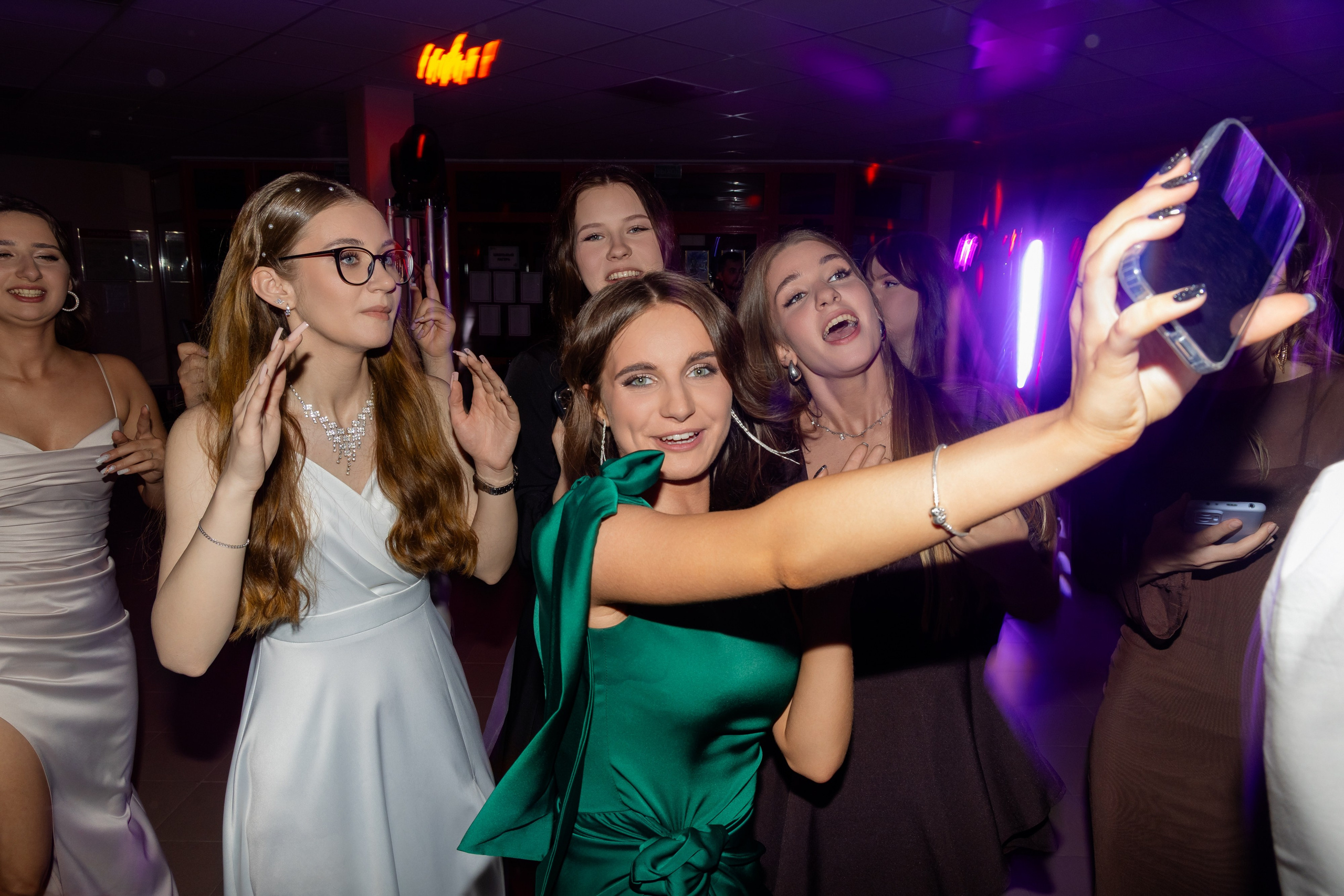 Школьный выпускной 2025 год в Минске, Беларуси. Свадебный фотограф в Минске/Беларуси Сергей Спиридонов