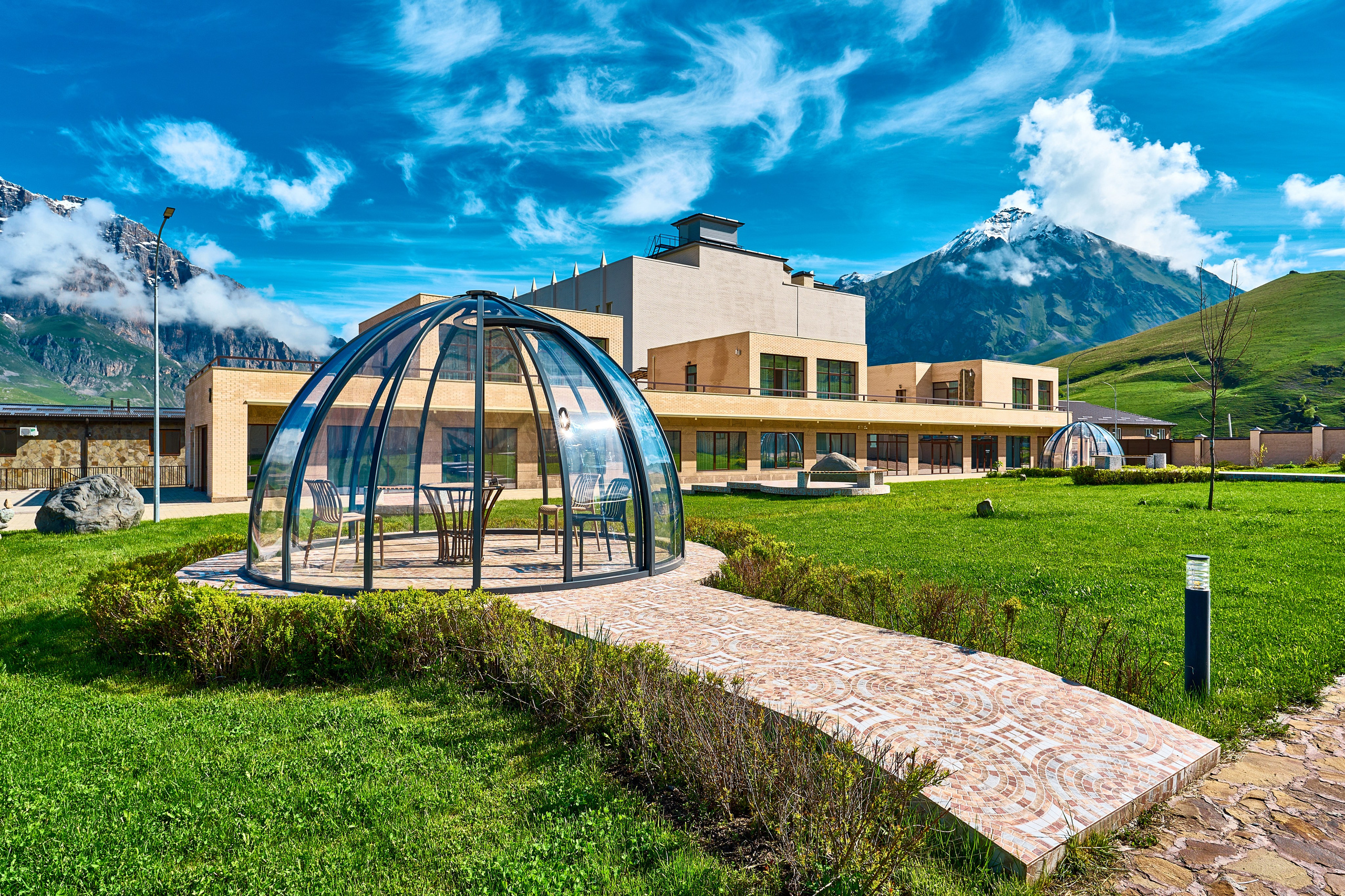 Cosmos La Vallee. Рекламный фотограф, видеограф, арт-директор в Санкт-Петербурге — Олег Хохрин