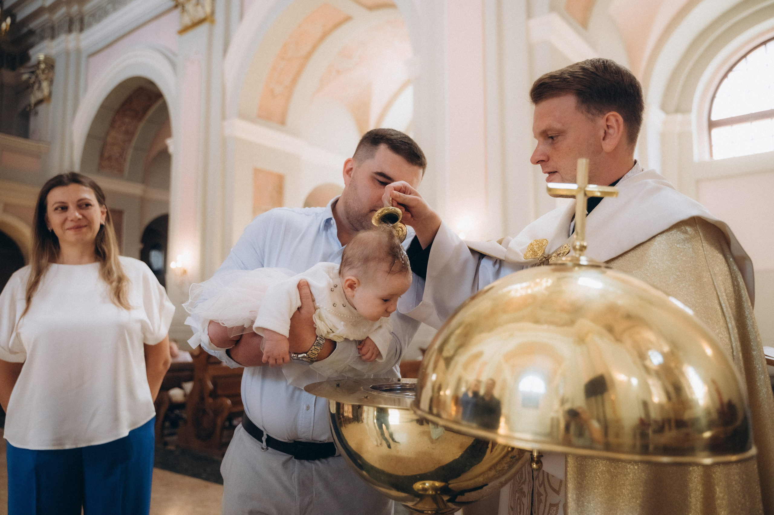 Крещение Василисы Архикафедральный костел Имени Пресвятой Девы Марии. Семейный фотограф в Минске Дарья Дреко