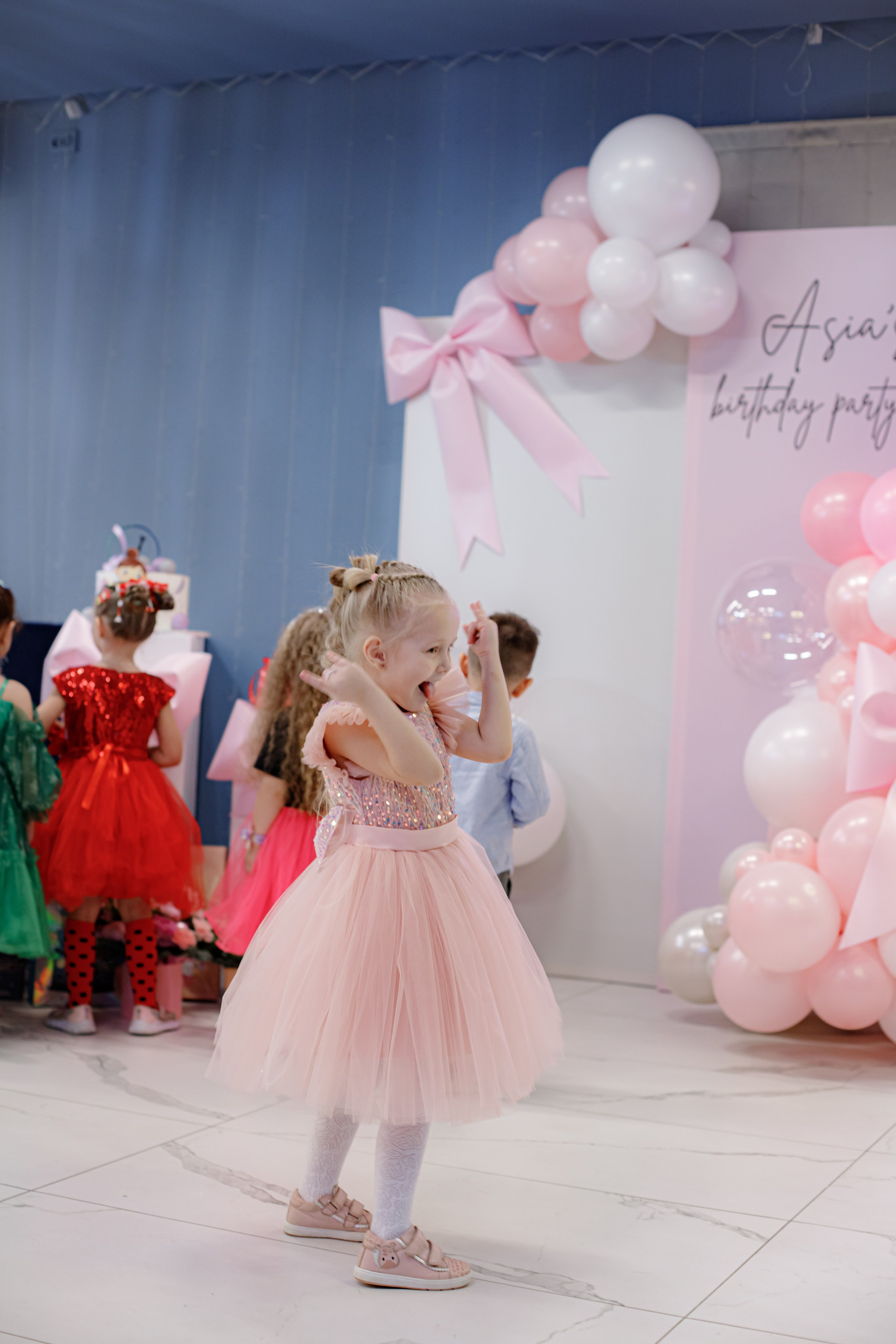 ASIA'S BIRTHDAY PARTY. Photokarish