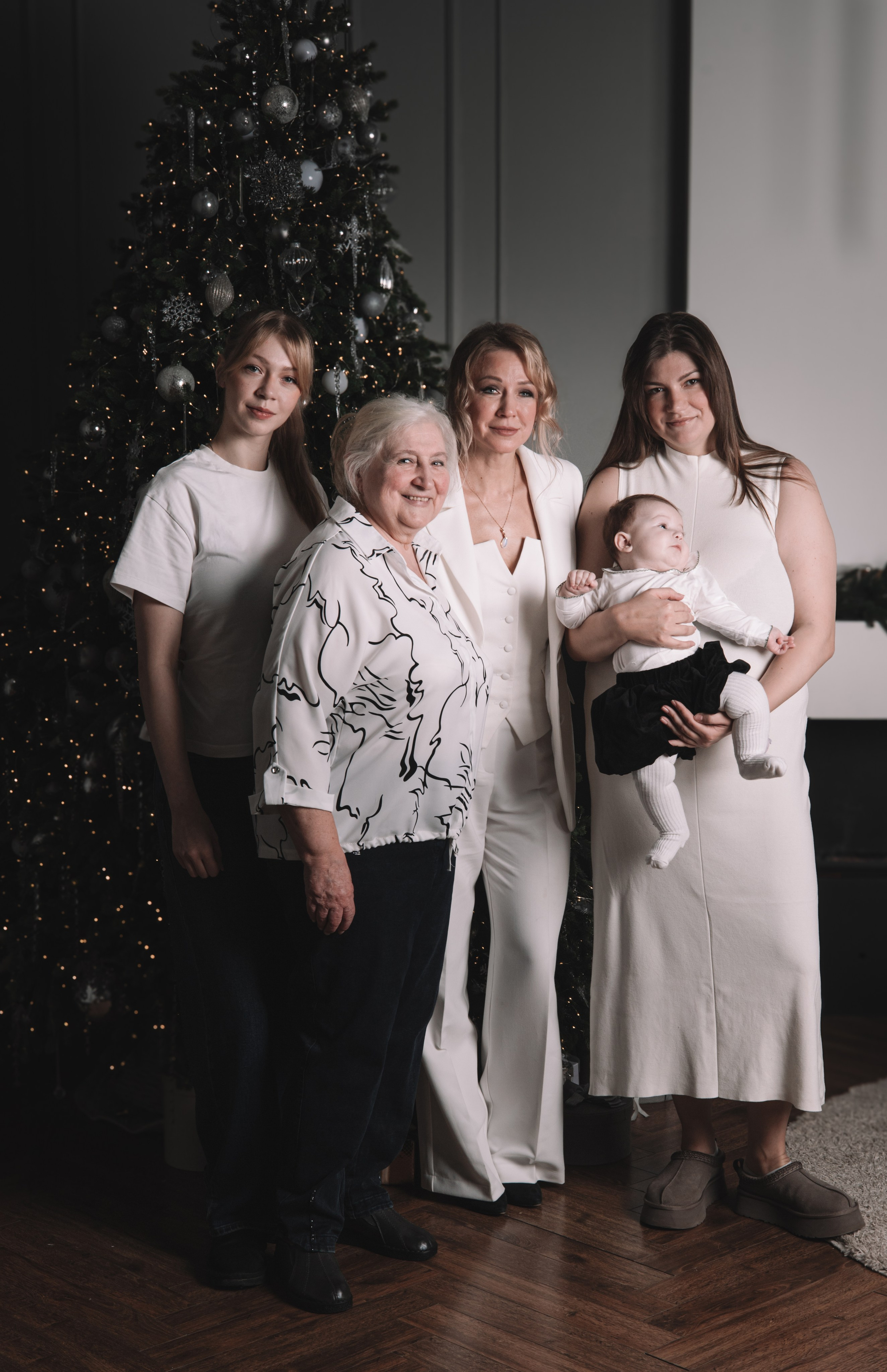 Новогодняя фотосессия прекрасной семьи