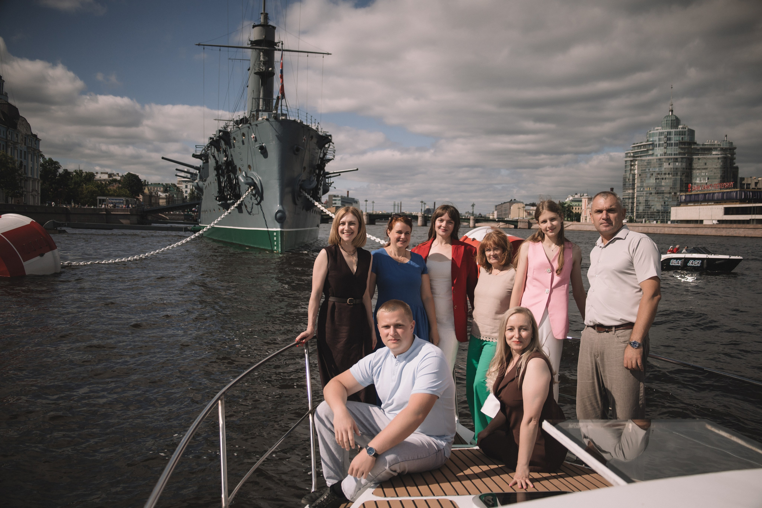 День Рождения на катере. Семейный фотограф в Санкт-Петербурге. Запечатление мгновений и ярких воспоминаний в Вашей жизни