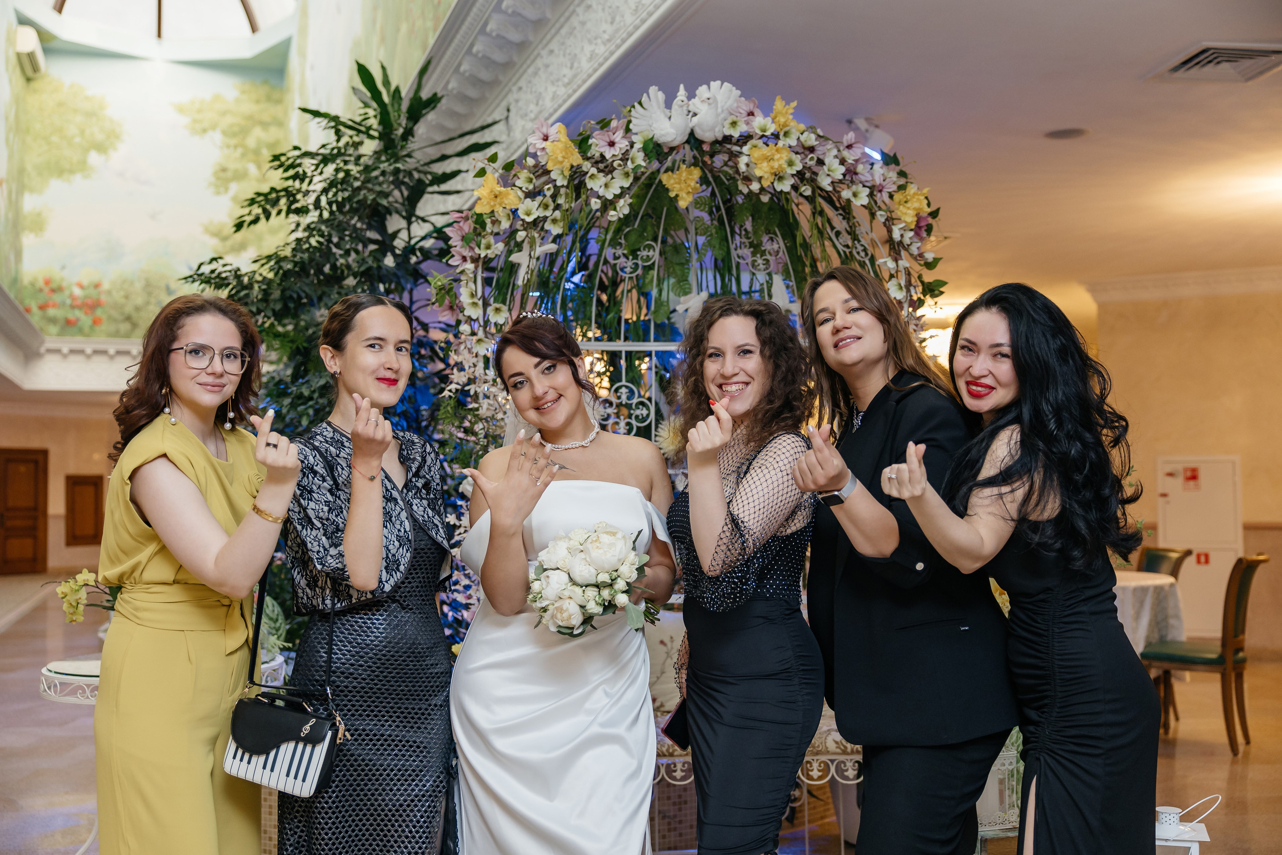 Сборы, прогулка, роспись. Фотограф, видеограф на свадьбу в Москве Никита Назаров