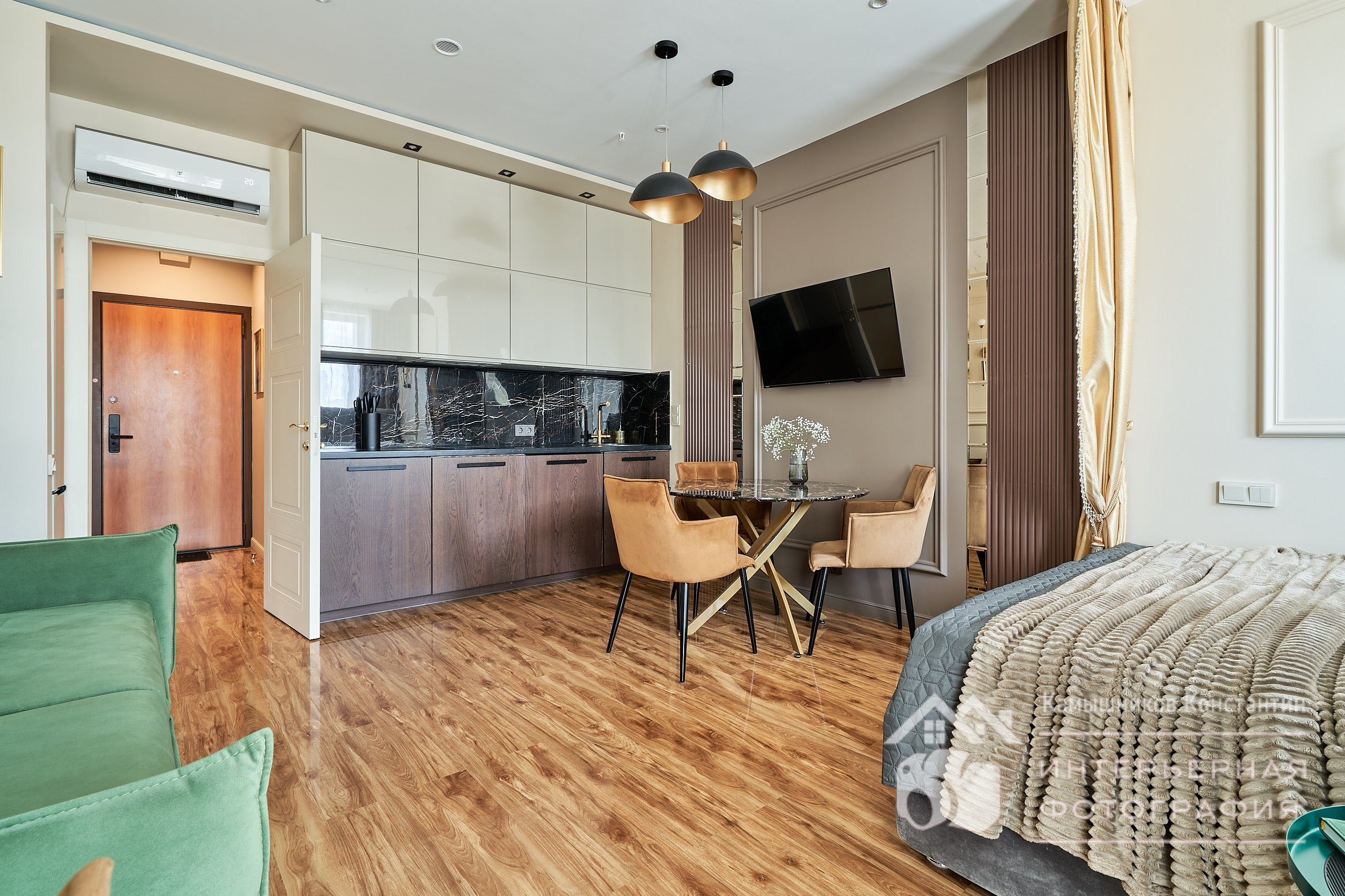 Интерьерное фото апартаментом на Ходынском бульваре, где в объективе интерьерного фотографа - зона приготовления пищи