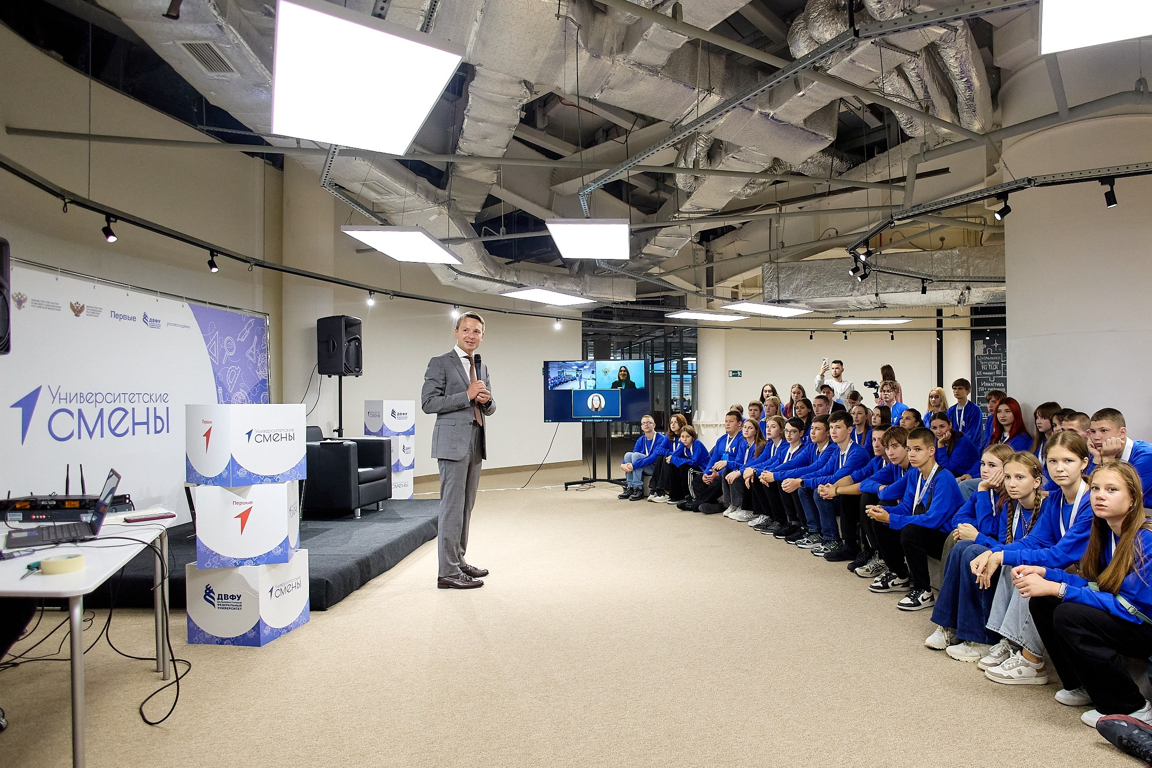 Университетские смены 2025. Репортажный и студийный фотограф во Владивостоке Дударева Софья