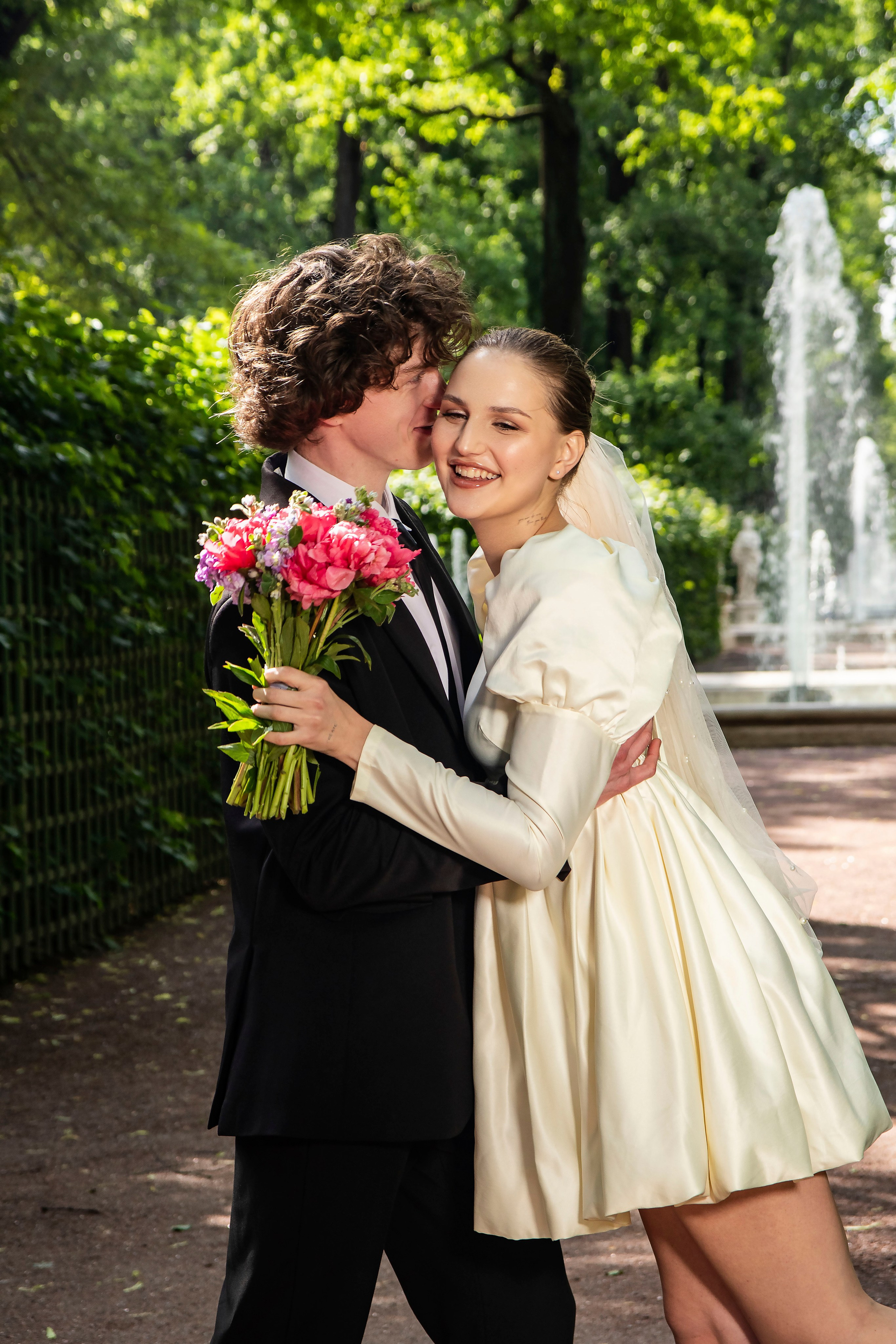 Свадебная прогулка в Летнем саду. Портретный фотограф в Санкт-Петербурге Савельева Ольга