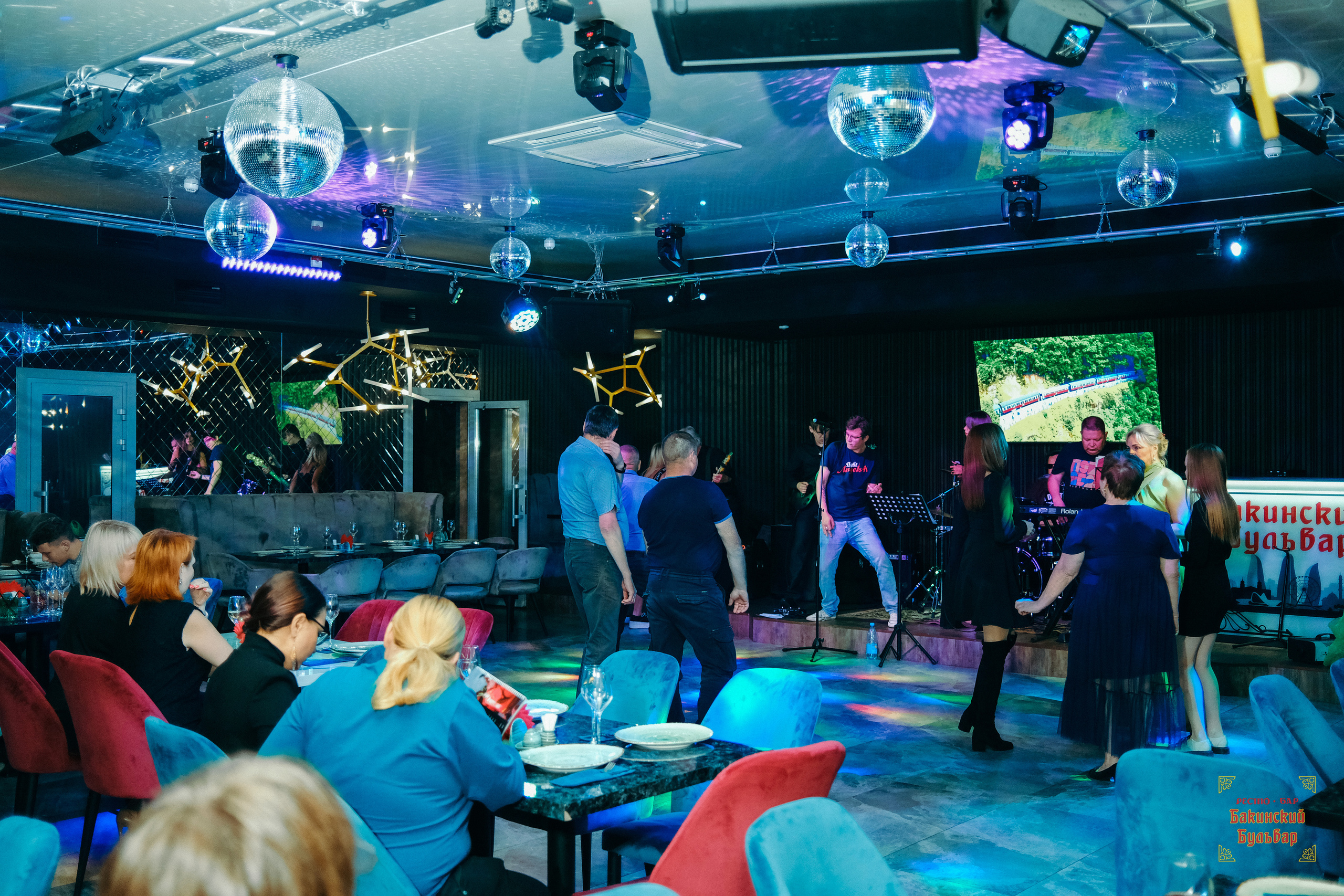 Бакинский Бульвар 26 августа 2023. Свадебный и репортажной фотограф Денис Ожигин в Краснодаре и Краснодарском крае