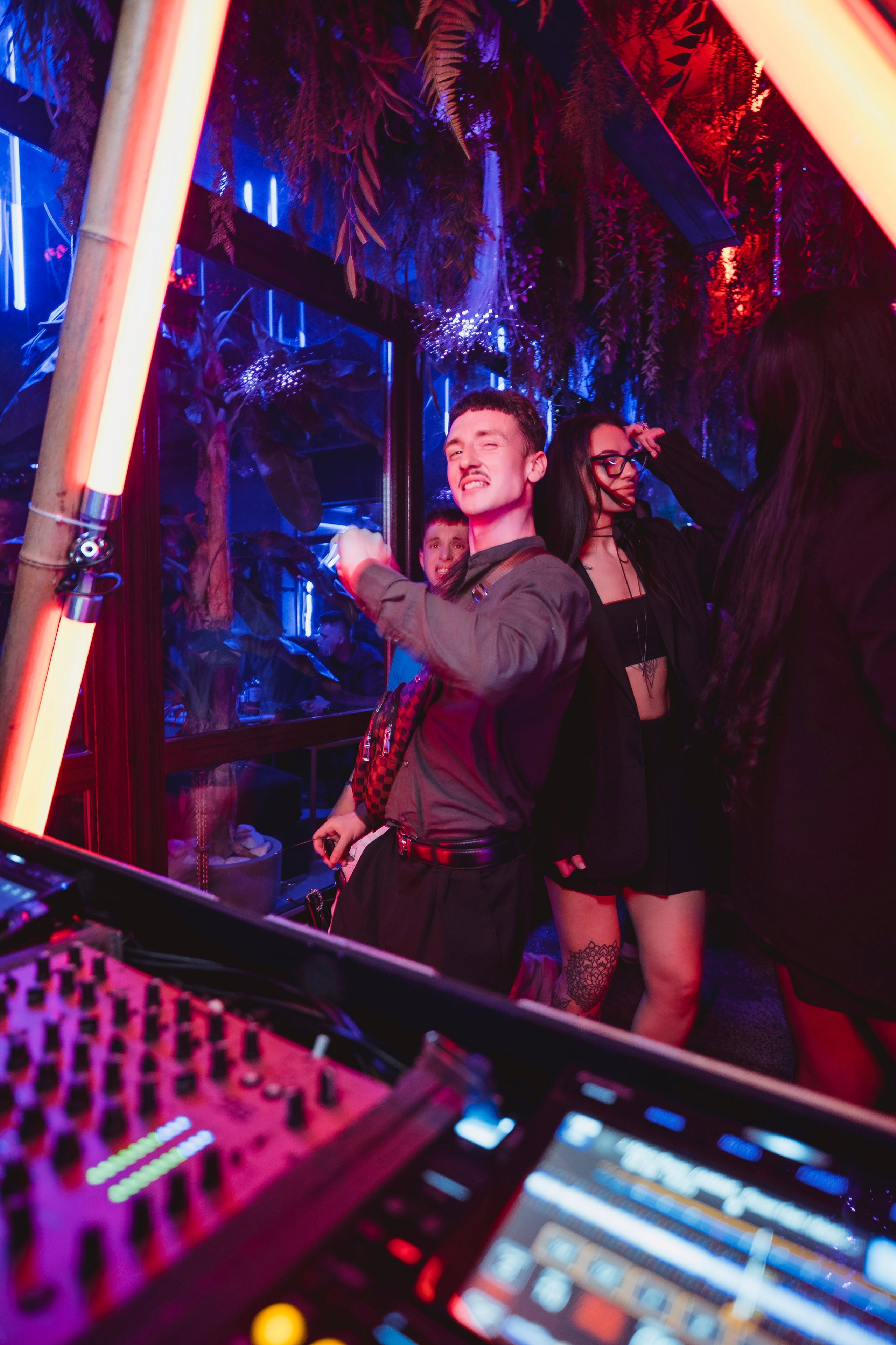 Embargo 27/04. Главная