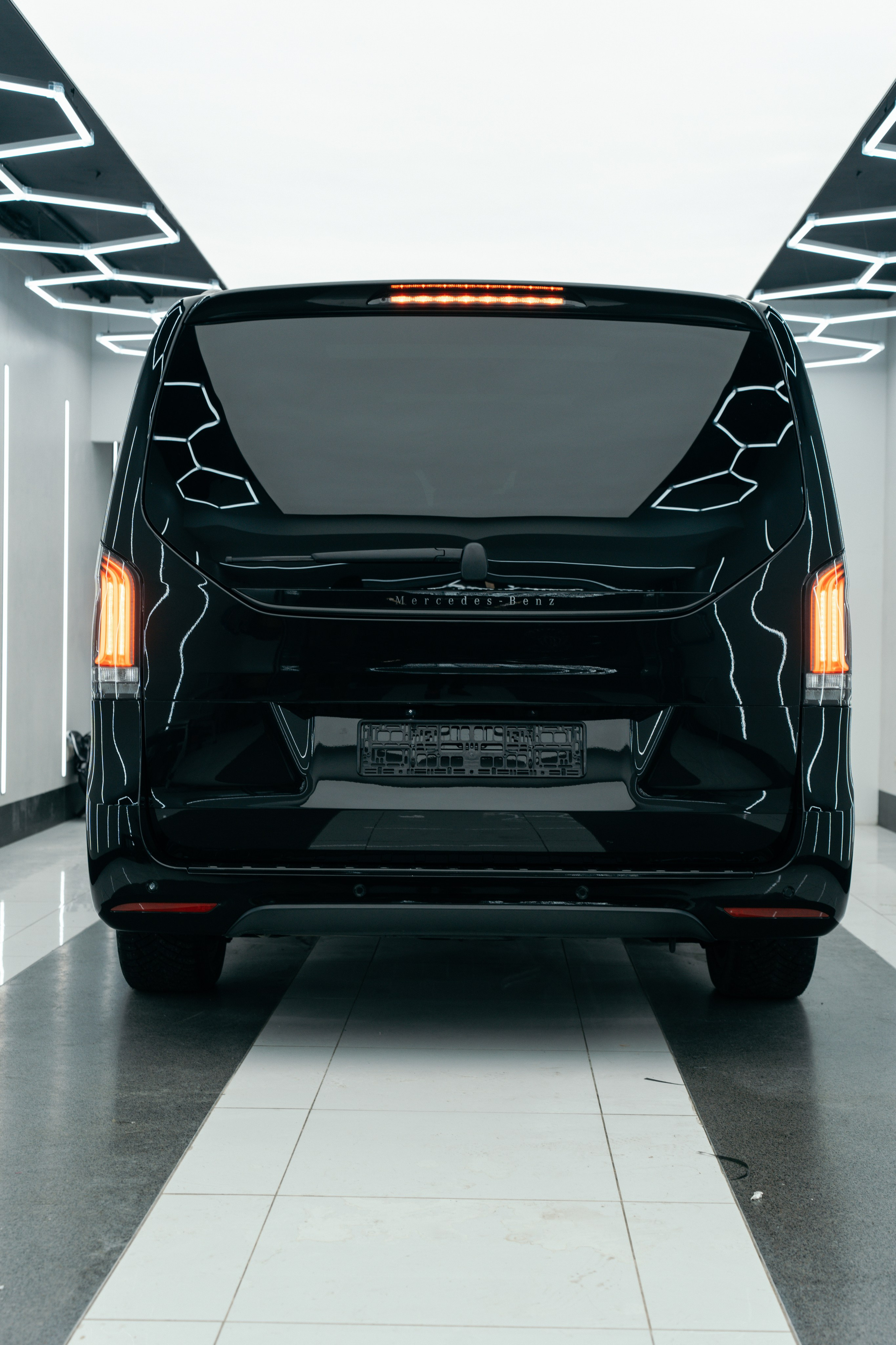 Triumph Car Services. Photographer based in moscow Peter Tchana