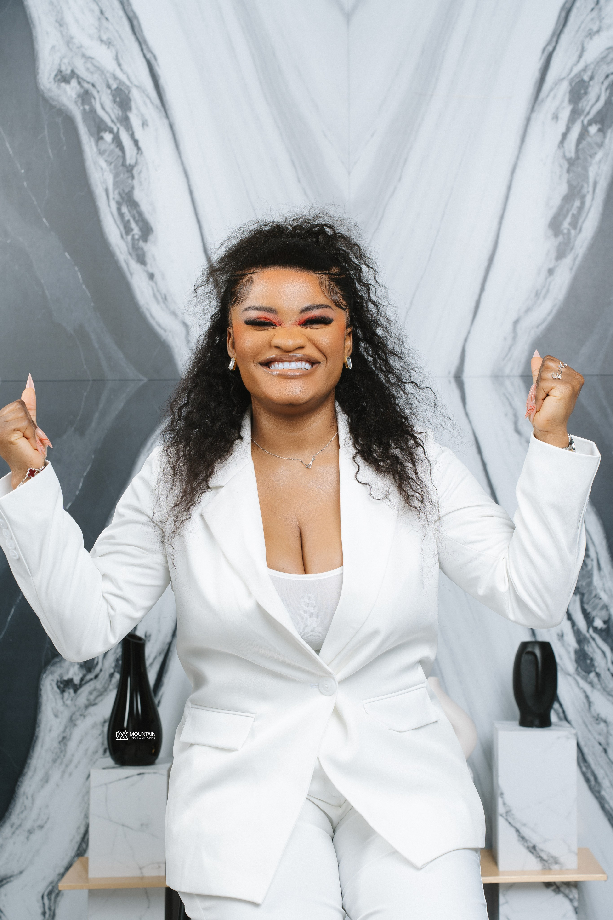 Studio Photoshoot. Я занимаюсь событийной, свадебной, товарной, студийной… фотографией