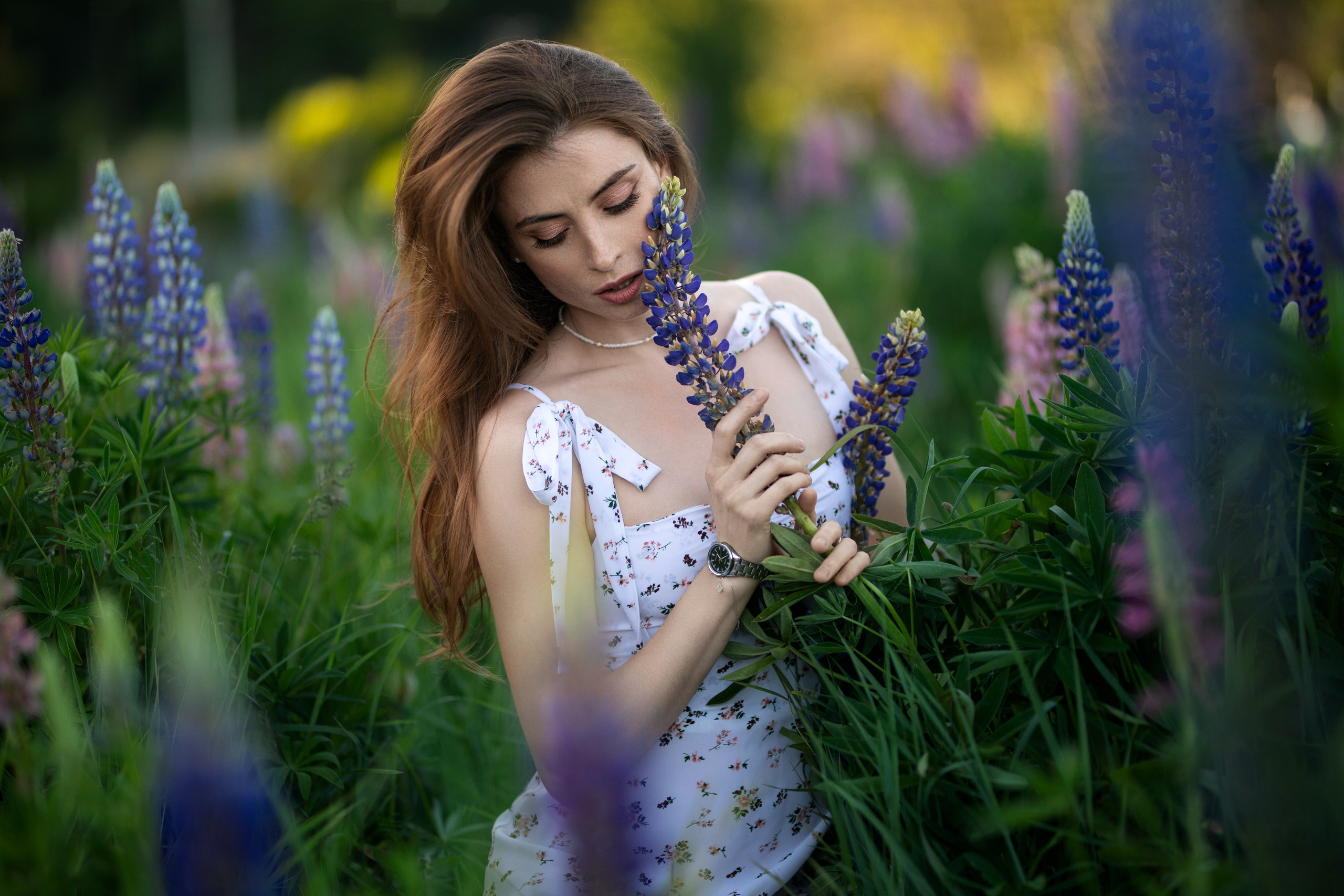 Фотосессия с Надеждой с люпинами в формате «для себя». Дмитрий Шульгин, портретный фотограф в Воронеже