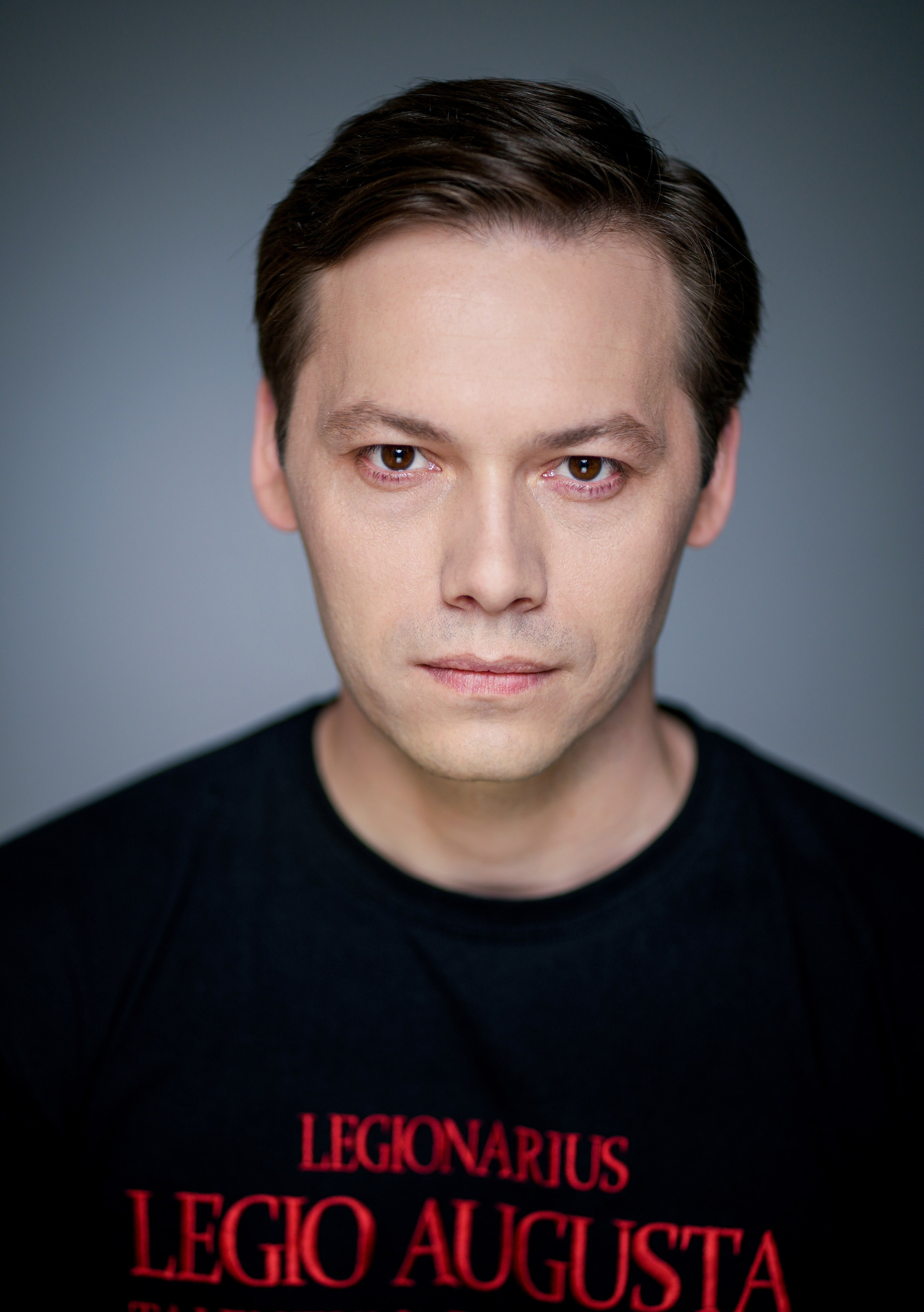 Актёр Дамир Миркамилов. Портретная съемка в Москве, студийный фотограф Игорь Фомин