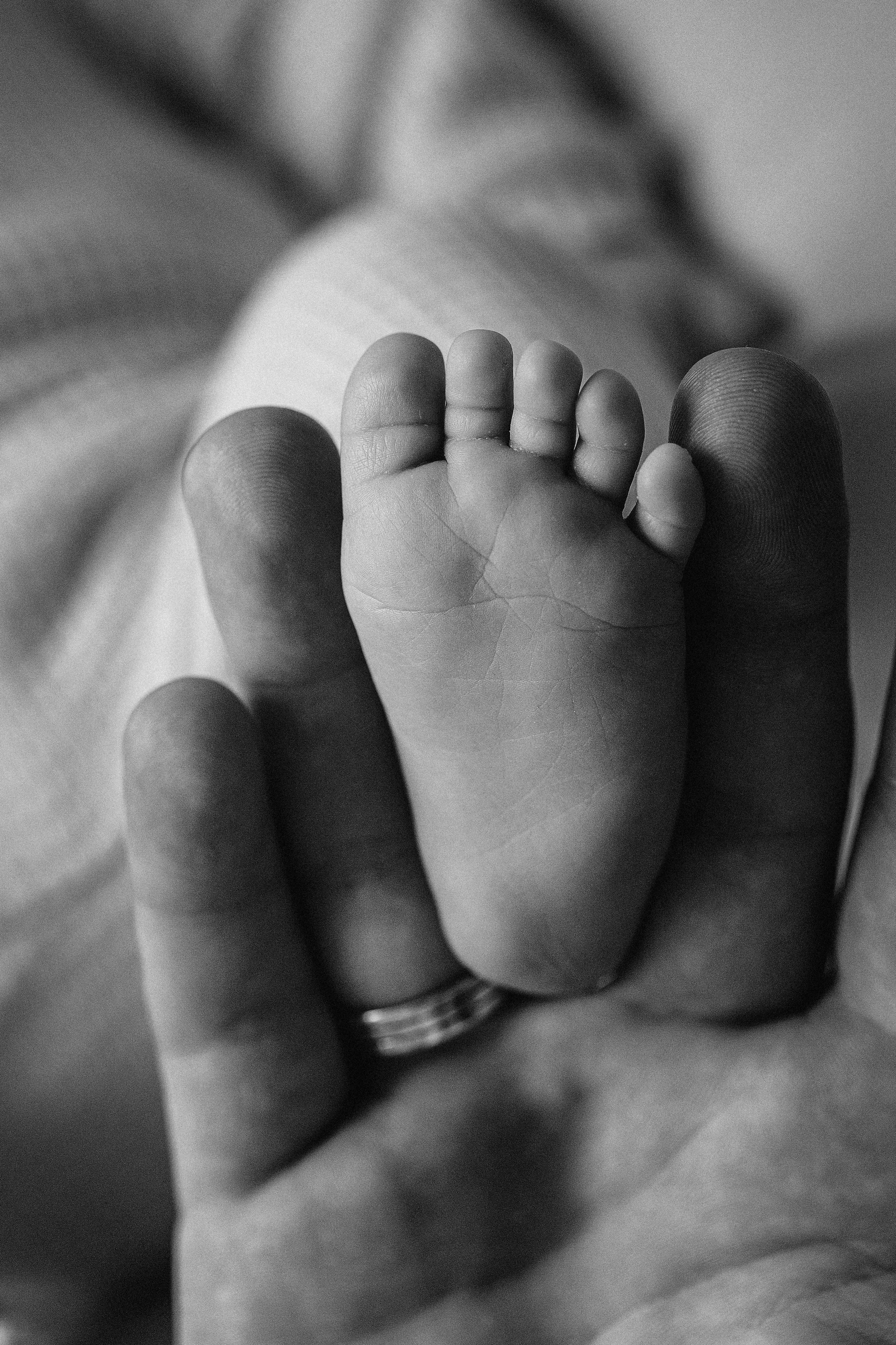 Черно белые фото. Фотограф новорожденных малышей в Санкт-Петербурге