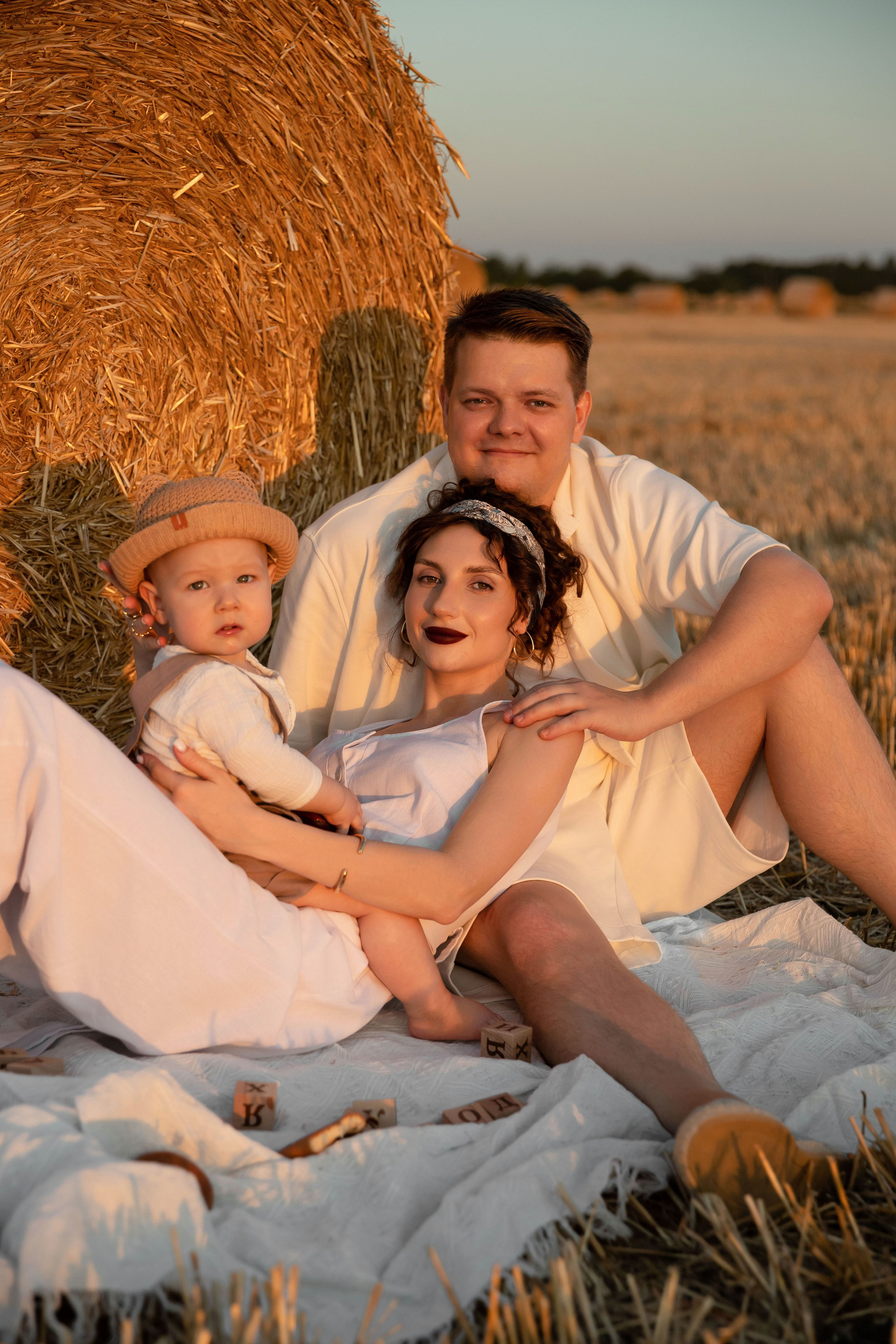 Поле. Лето. Тёплый ветерок. Семейный и свадебный фотограф в Краснодаре. Кристина Ендальцева