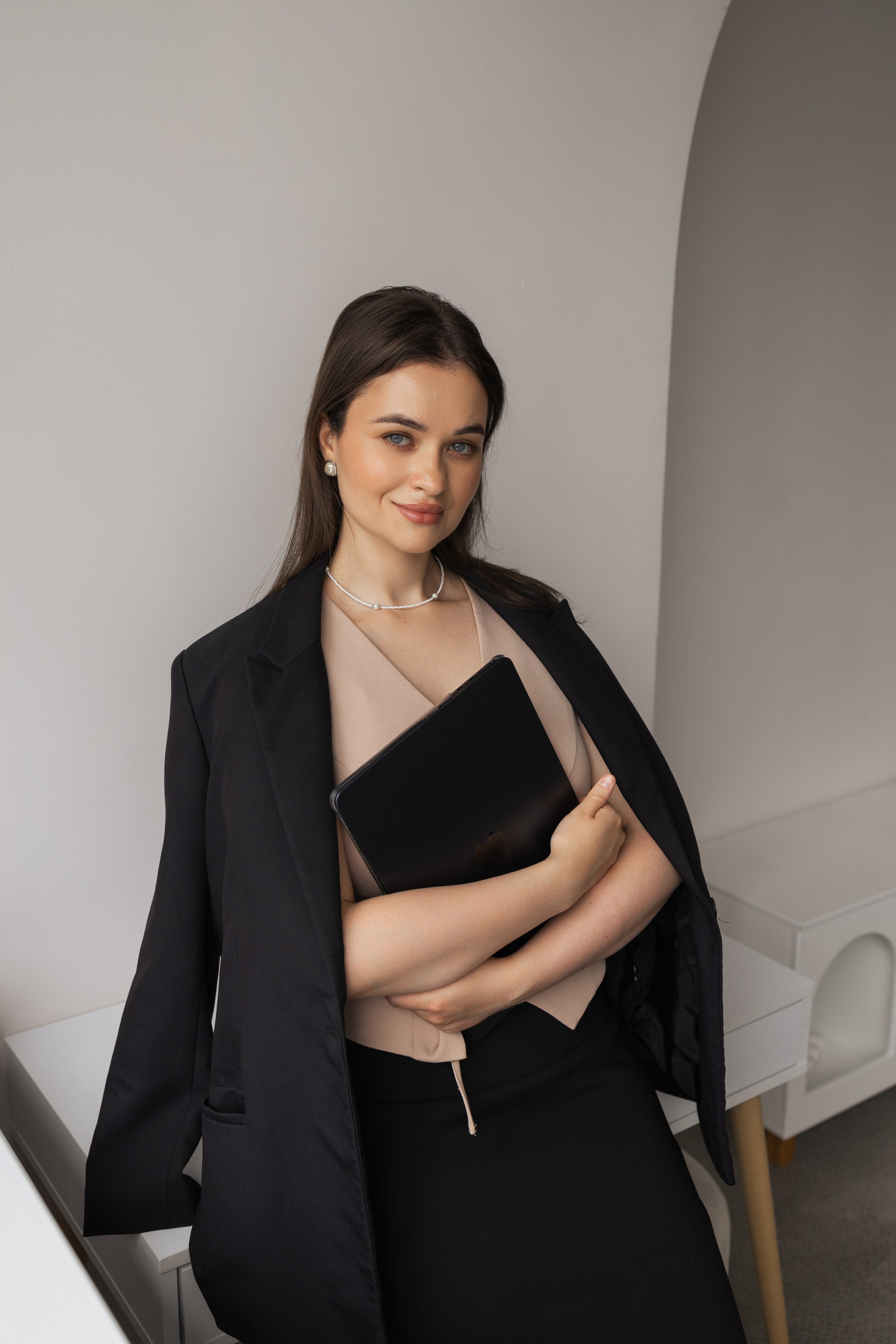 Деловой портрет. Портретный фотограф СПб, женский фотограф, минимализм и эстетика