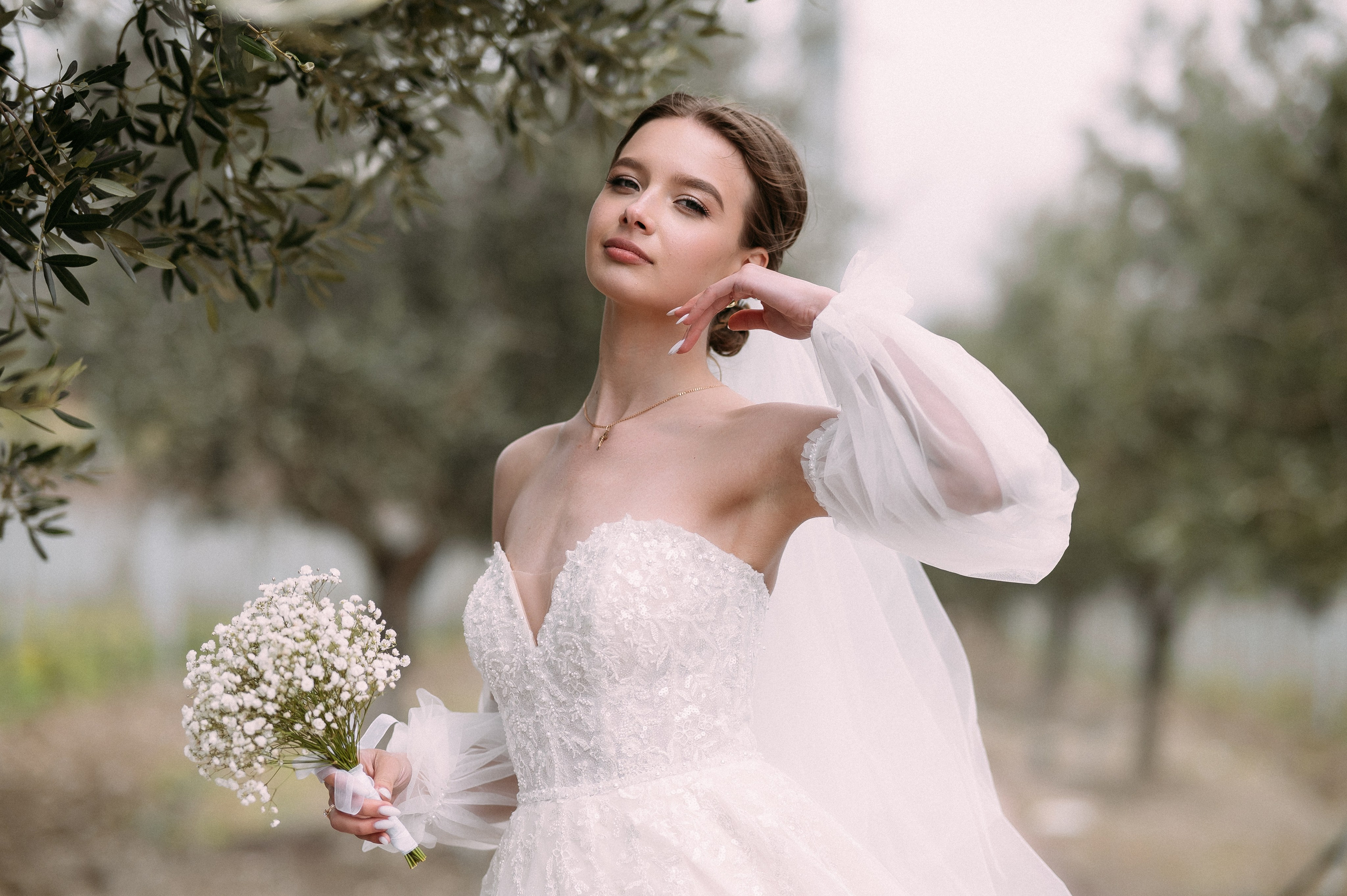 Свадебное утро и прогулка красивой яркой пары. Свадебный и семейный фотограф в Симферополе Дарья Маркова