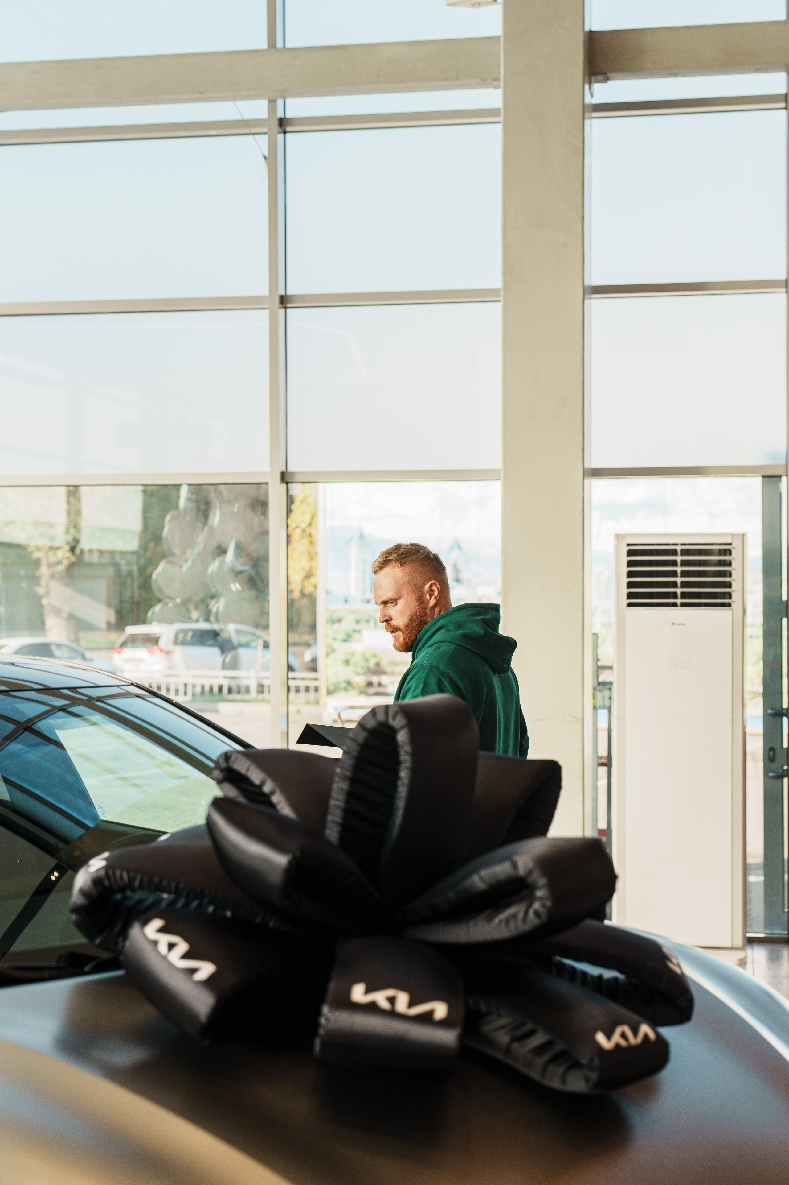 Kia EV6 Вручение Евгений Чебаткову. Фотограф TAULAN_1