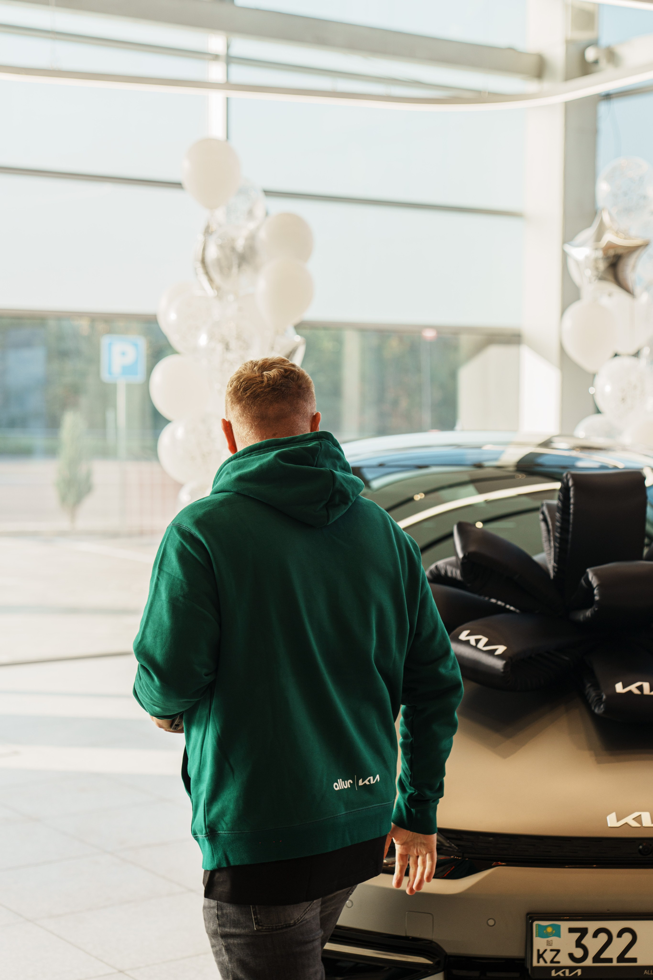 Kia EV6 Вручение Евгений Чебаткову. Фотограф TAULAN_1