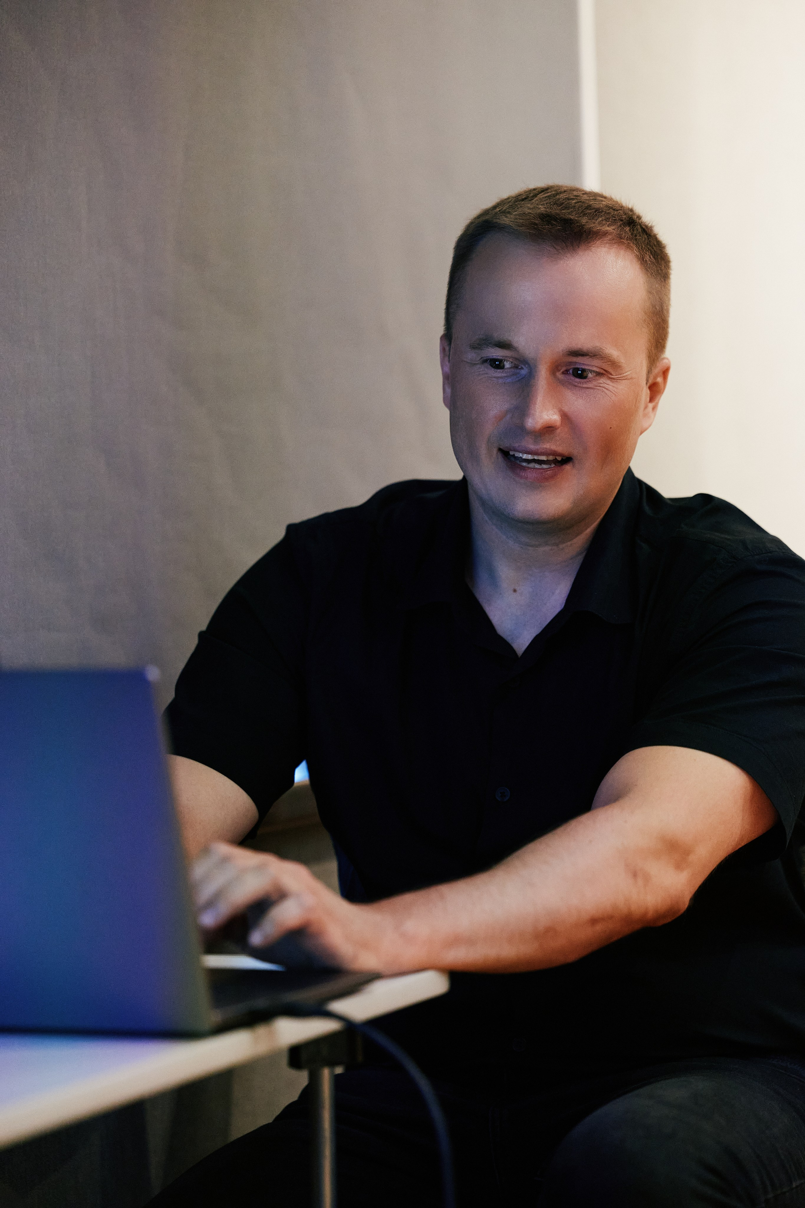 Бизнес завтрак в Golden Tulip 24.07. Свадебный репортажный фотограф краснодар максим дремов дрёмов фотосессия студия цена