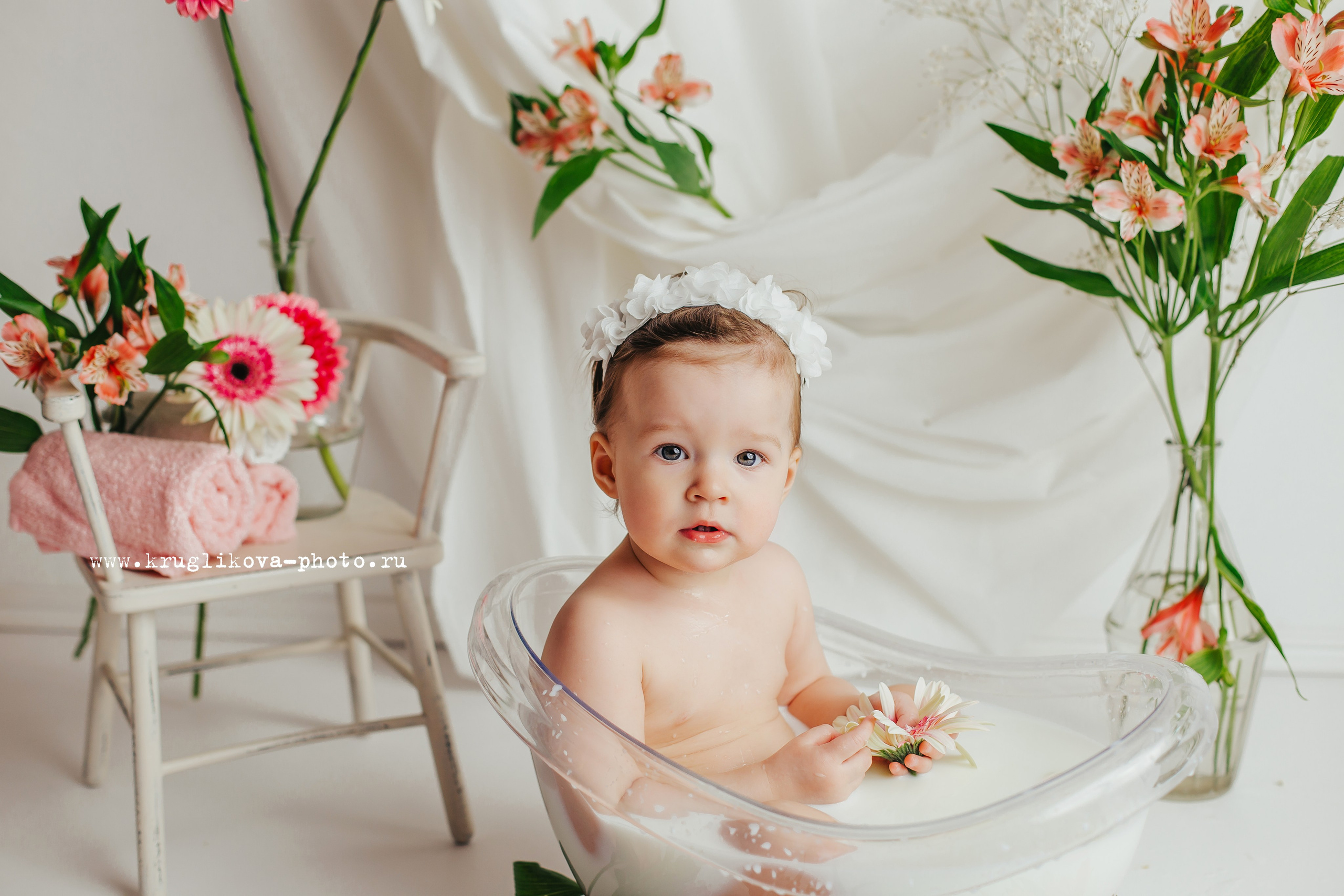 Фотосессия на годик, купание в молочной ванночке в Сергиевом Посаде
