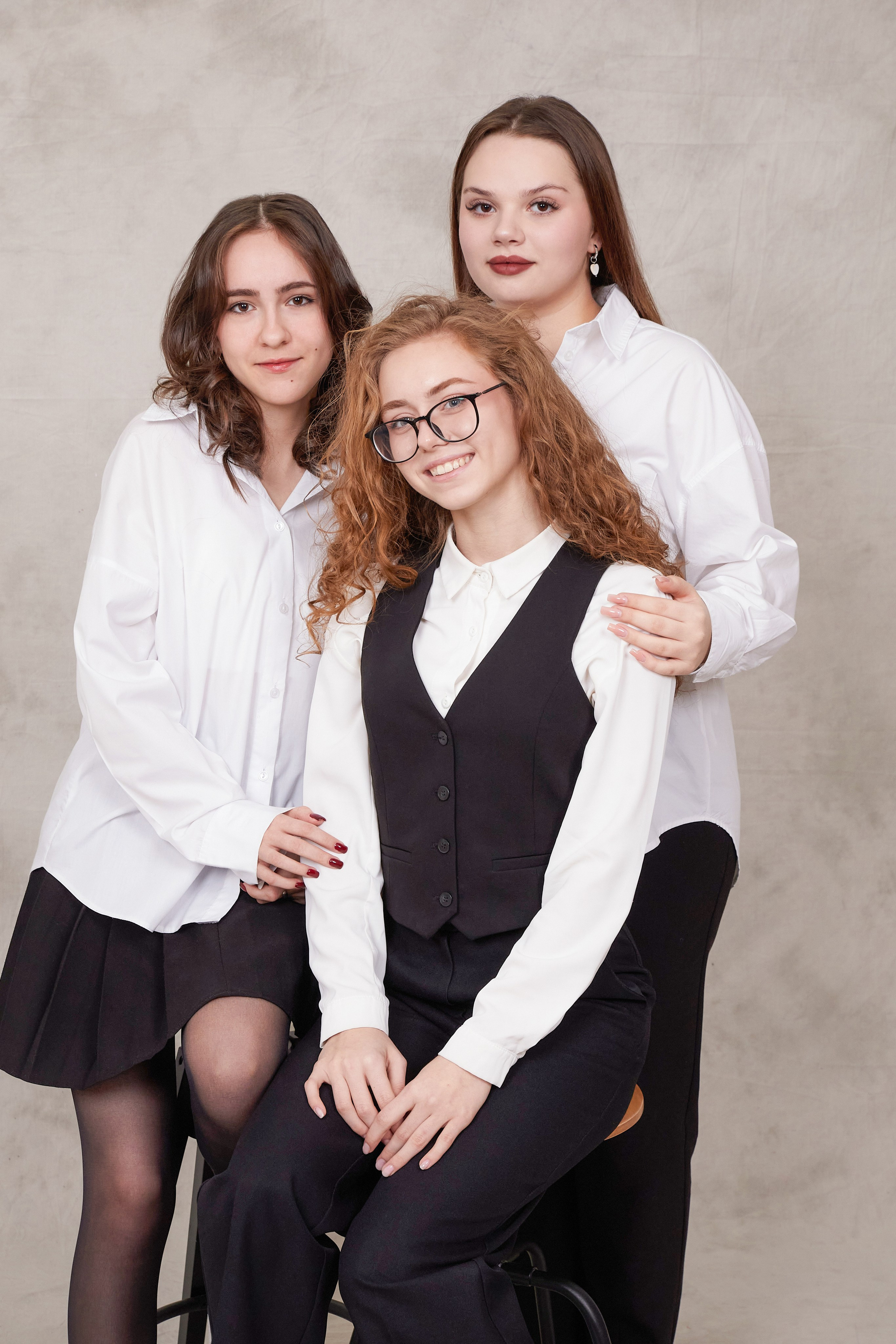 Стильный выпускной школьный альбом 9 и 11 класс «Классика» Тюмень. Выпускные альбомы в Тюмени для школ, садов, вузов спортивных секций