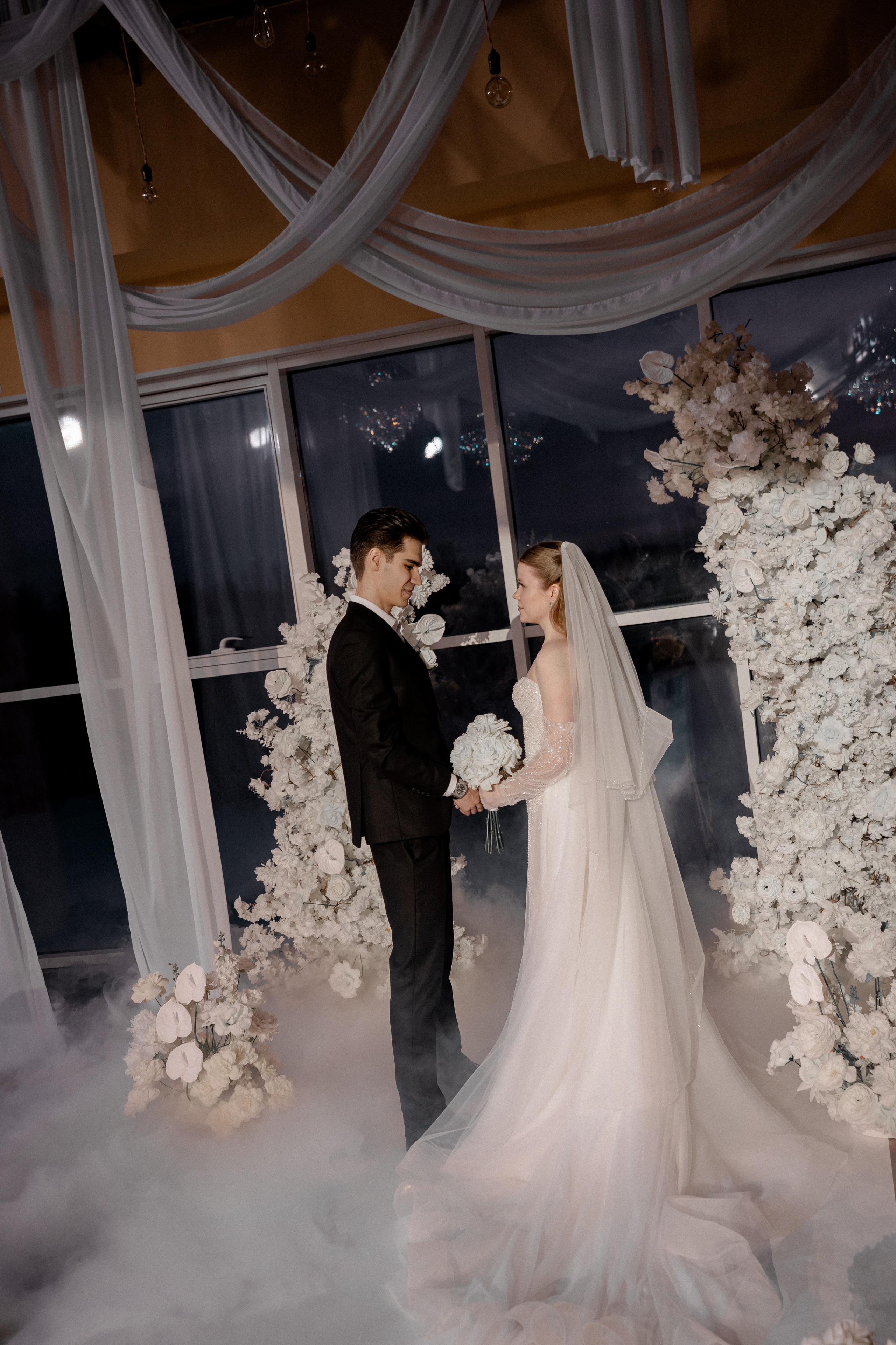 СВАДЕБНАЯ СЬЕМКА СБОРОВ В ОТЕЛЕ И ВЫЕЗД НА ЦЕРЕМОНИЮ (СНЯТО В СИБИРЕ В НИЖНЕВАРТОВСКЕ). Профессиональный фотограф, Санкт-Петербург — Виктория Богомолова