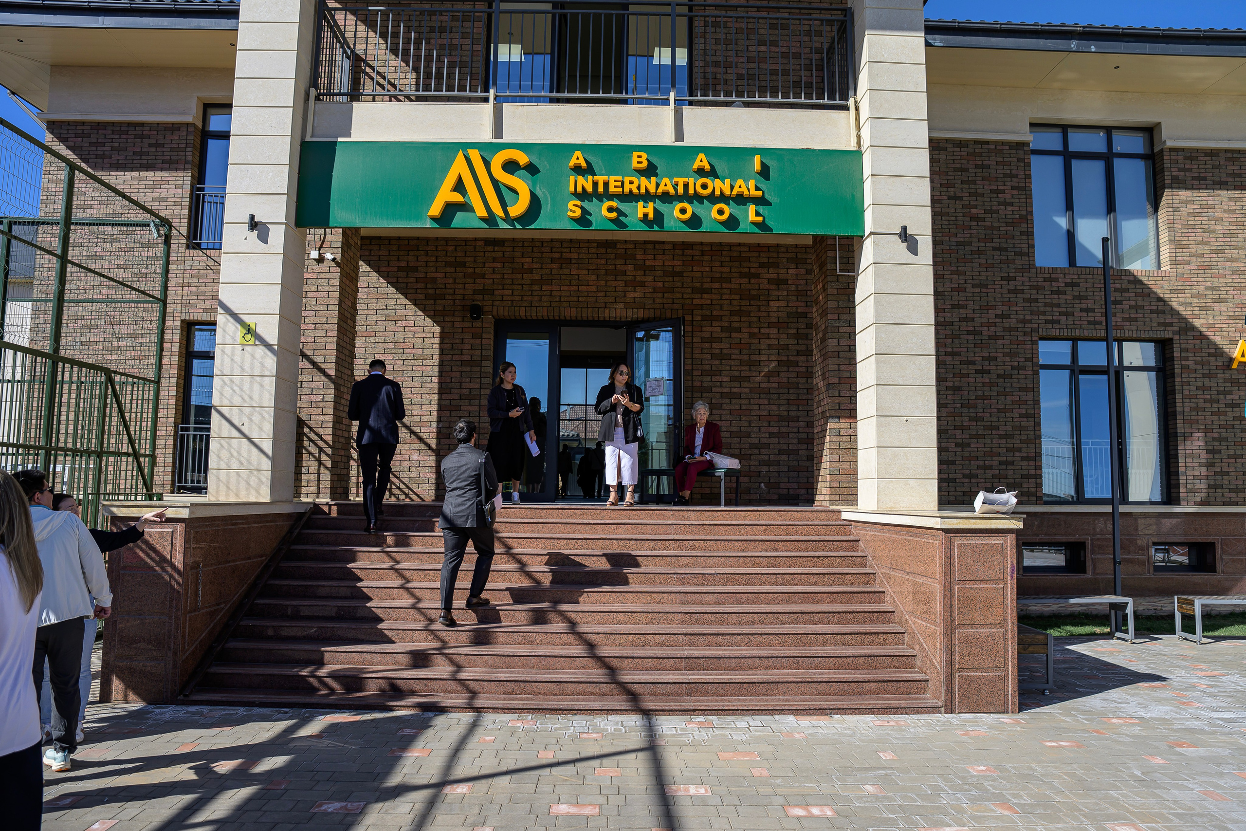 Фотосъемка мероприятия  1 Сентября в Abay International Shool. Фотограф в Алматы Егор Поленов