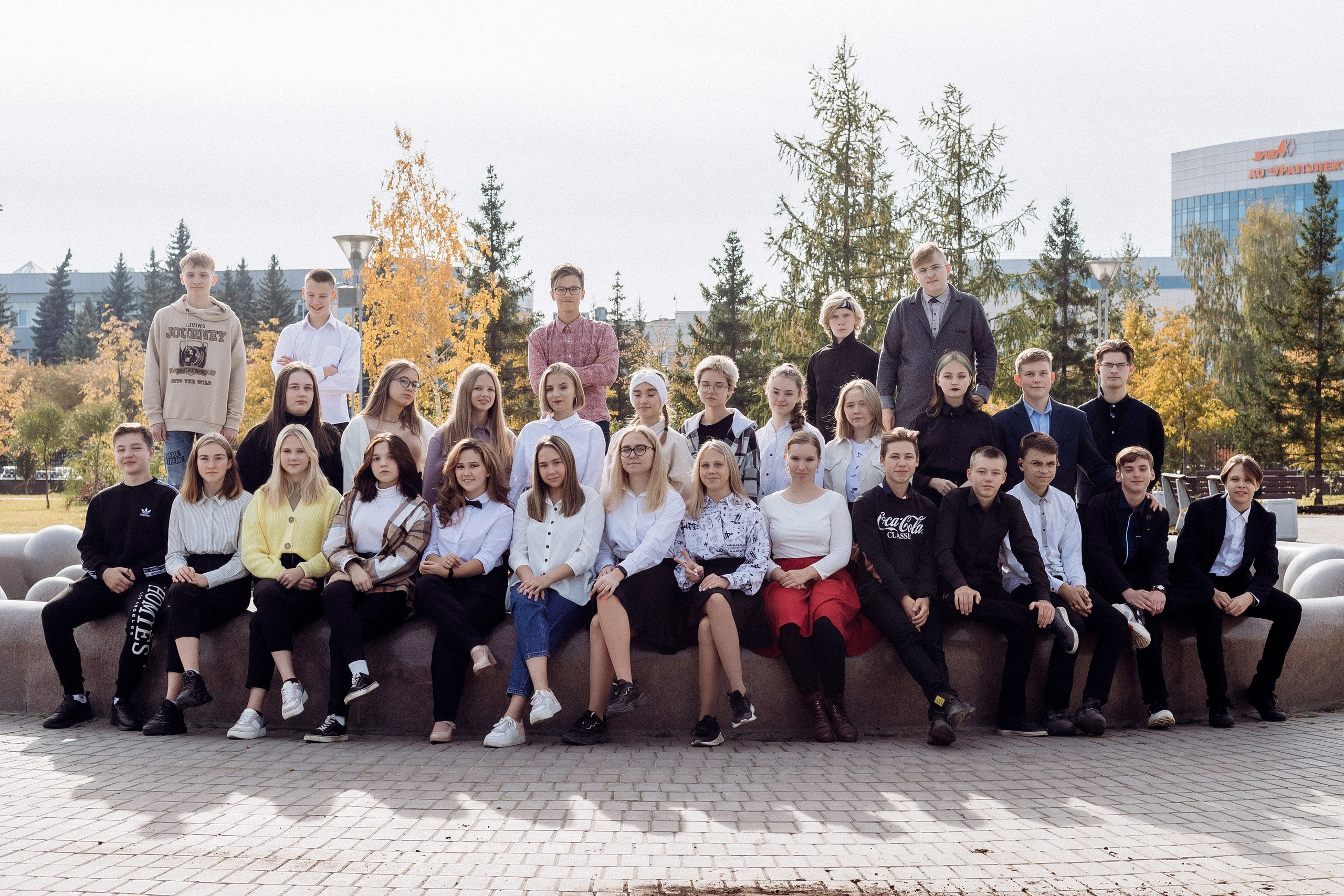 Общая фотография для школы.Сделаем общую фотографию, фотографию с лучшими друзьями, фотопортрет.В таком уникальном, лаконичном оформлении. В одном заказе общая фотография + индивидуальный портрет+ фото с лучшими друзьями!!!