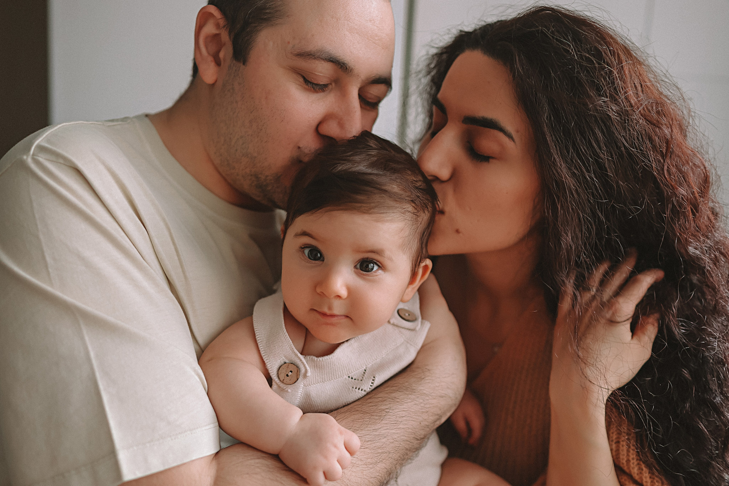 С малышкой. Семейный фотограф Тюмень, фотограф на роды Салмина Мария