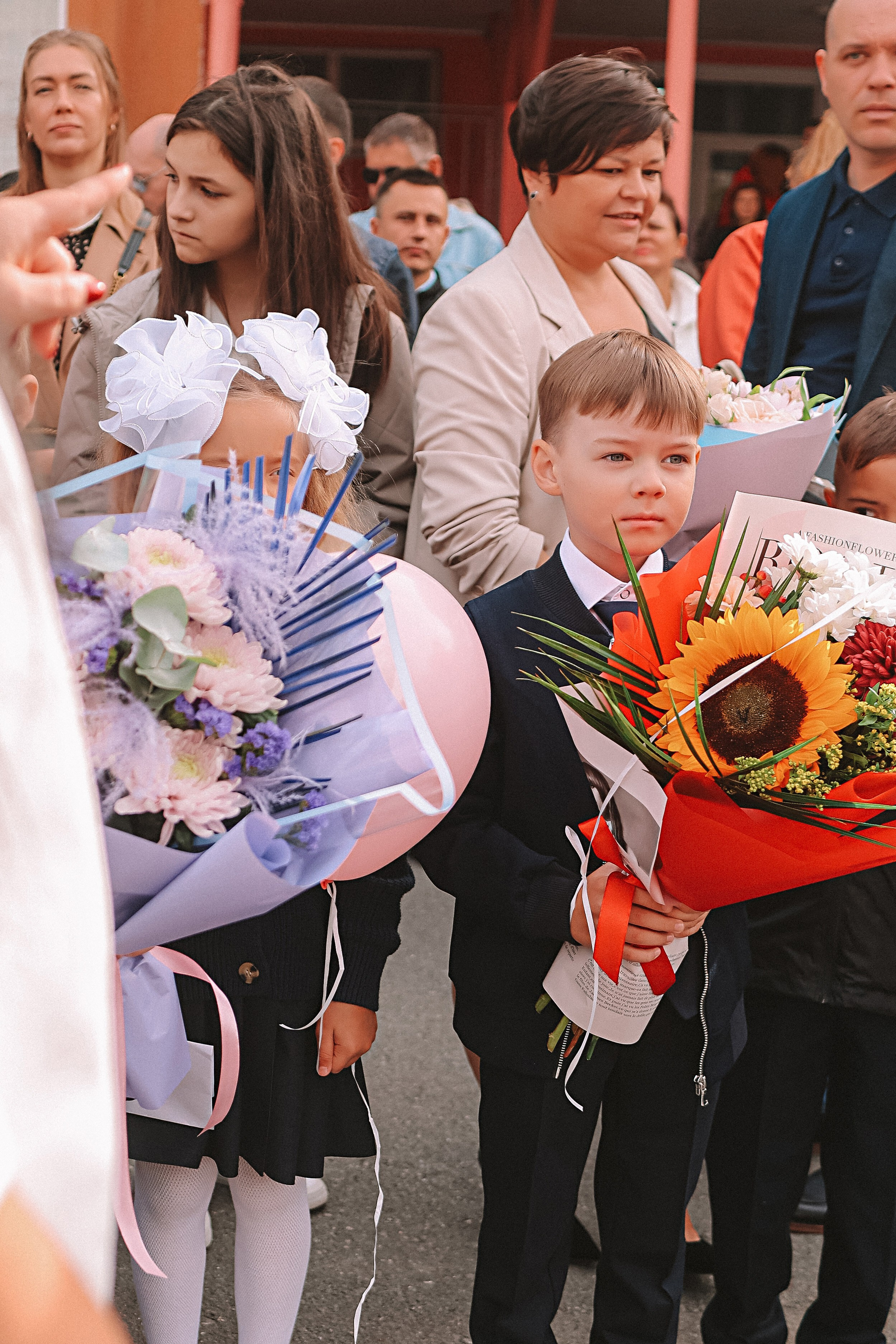 1 сентября линейка+кл час+портреты. Семейный фотограф Тюмень, фотограф на роды Салмина Мария