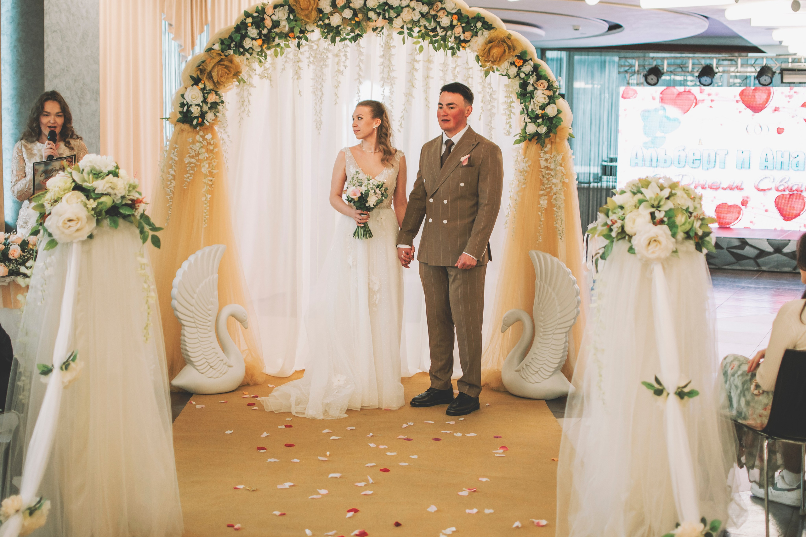 Альберт и Анастасия (Студийная фотосессия, роспись в ДК Нефтяник + фотосессия с гостями). Семейный и свадебный фотограф Губкинский и Ставрополь