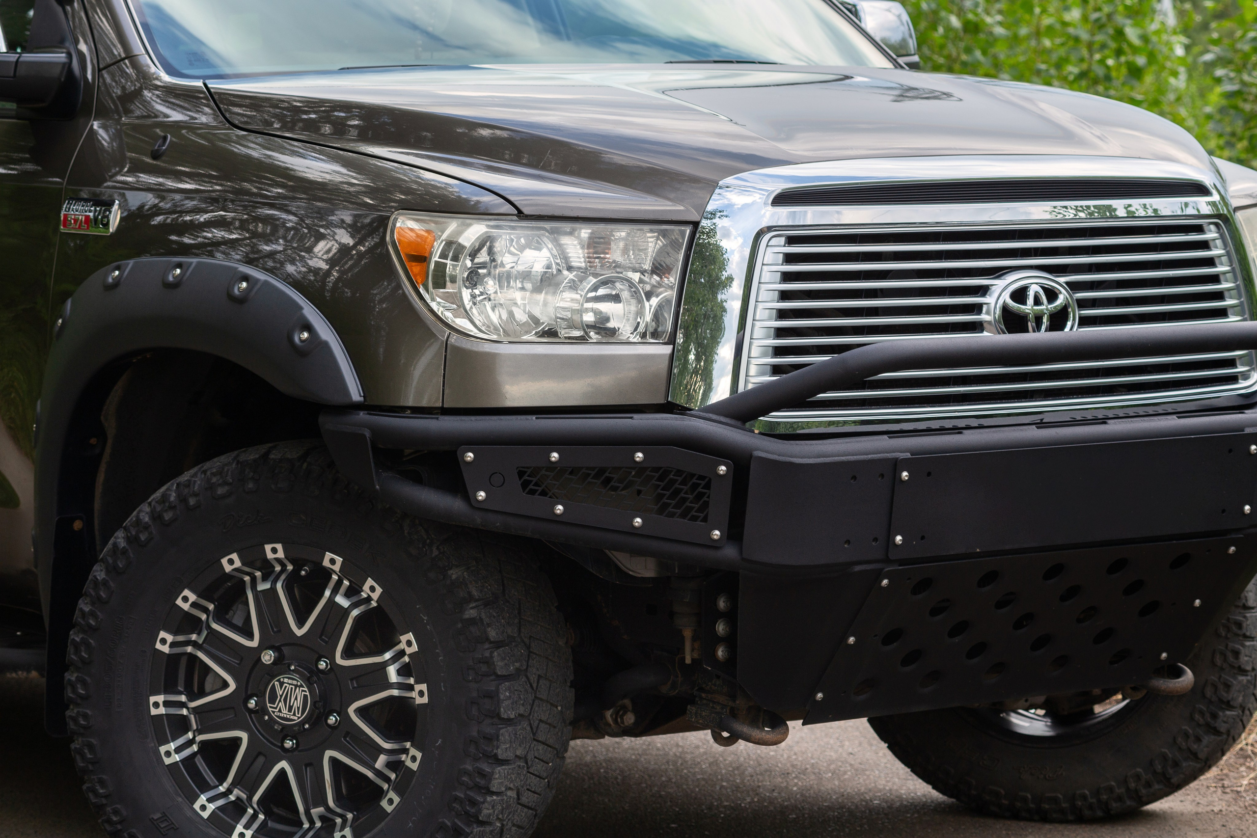 Фотосъемка автомобиля Toyota Tundra для продажи. Интерьерный фотограф и ретушер в Красноярске Денис Антропов