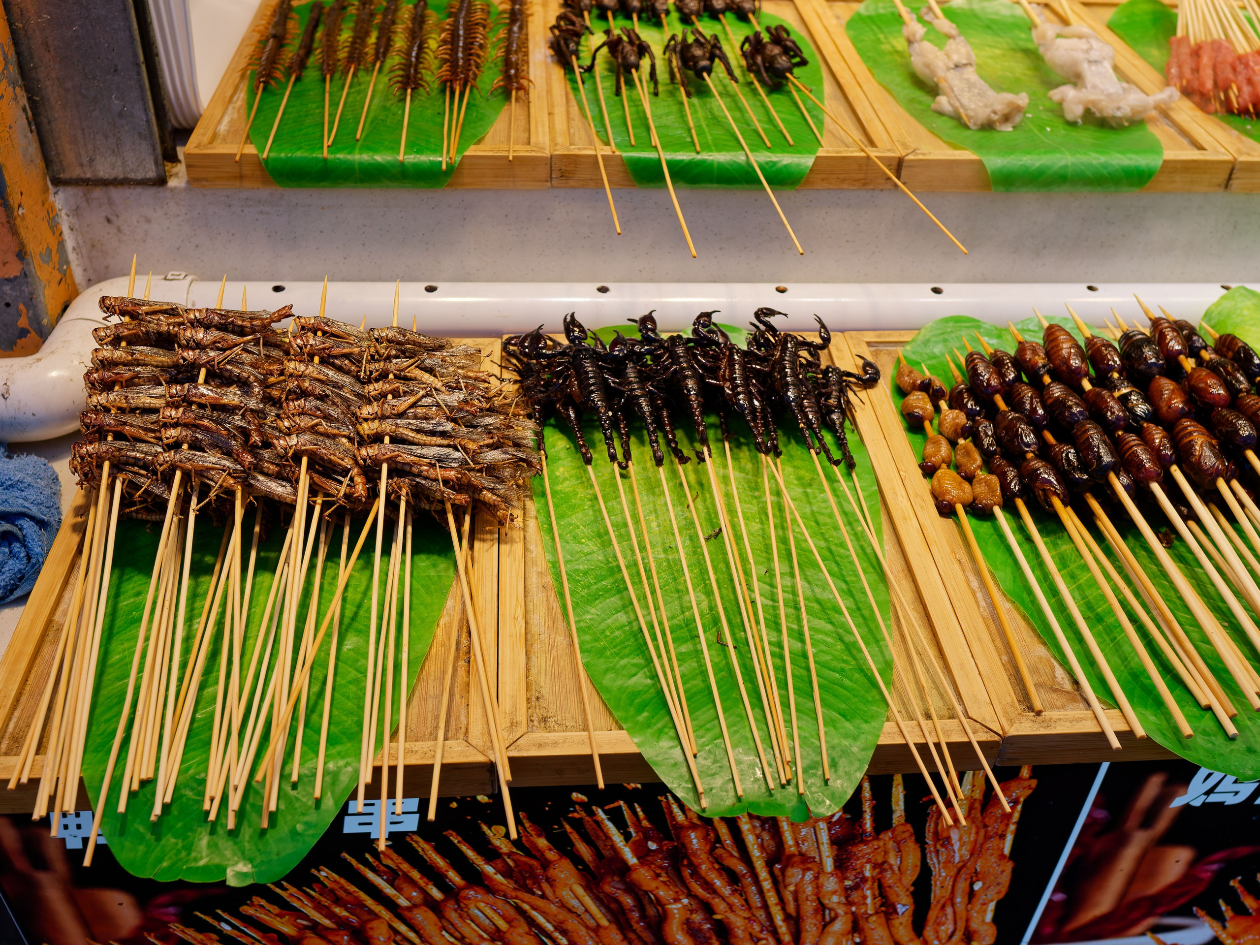 Хайнань 2026, «Food Street» ночная улица еды в Ялунване. Фотопрогулки по Миру