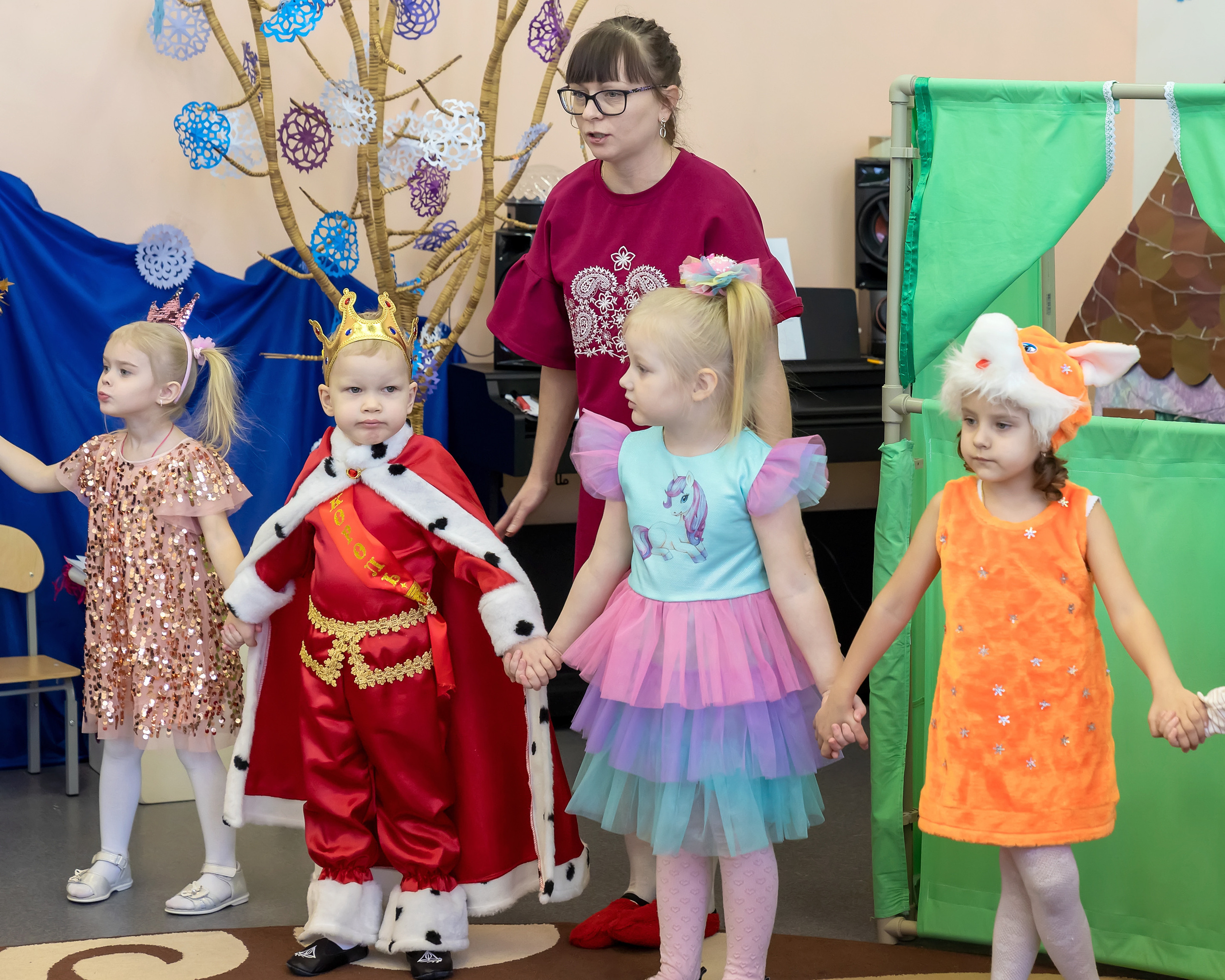 Утренник в детском саду. Главная