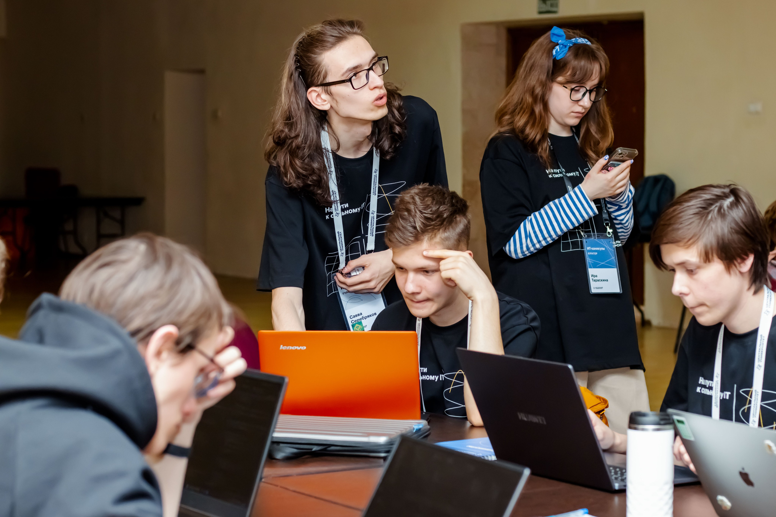 Центральный университет Т-Банка. Репортажный фотограф в Москве Катя Луговая, портретный фотограф и «street» фотограф, фотосессии «под ключ»