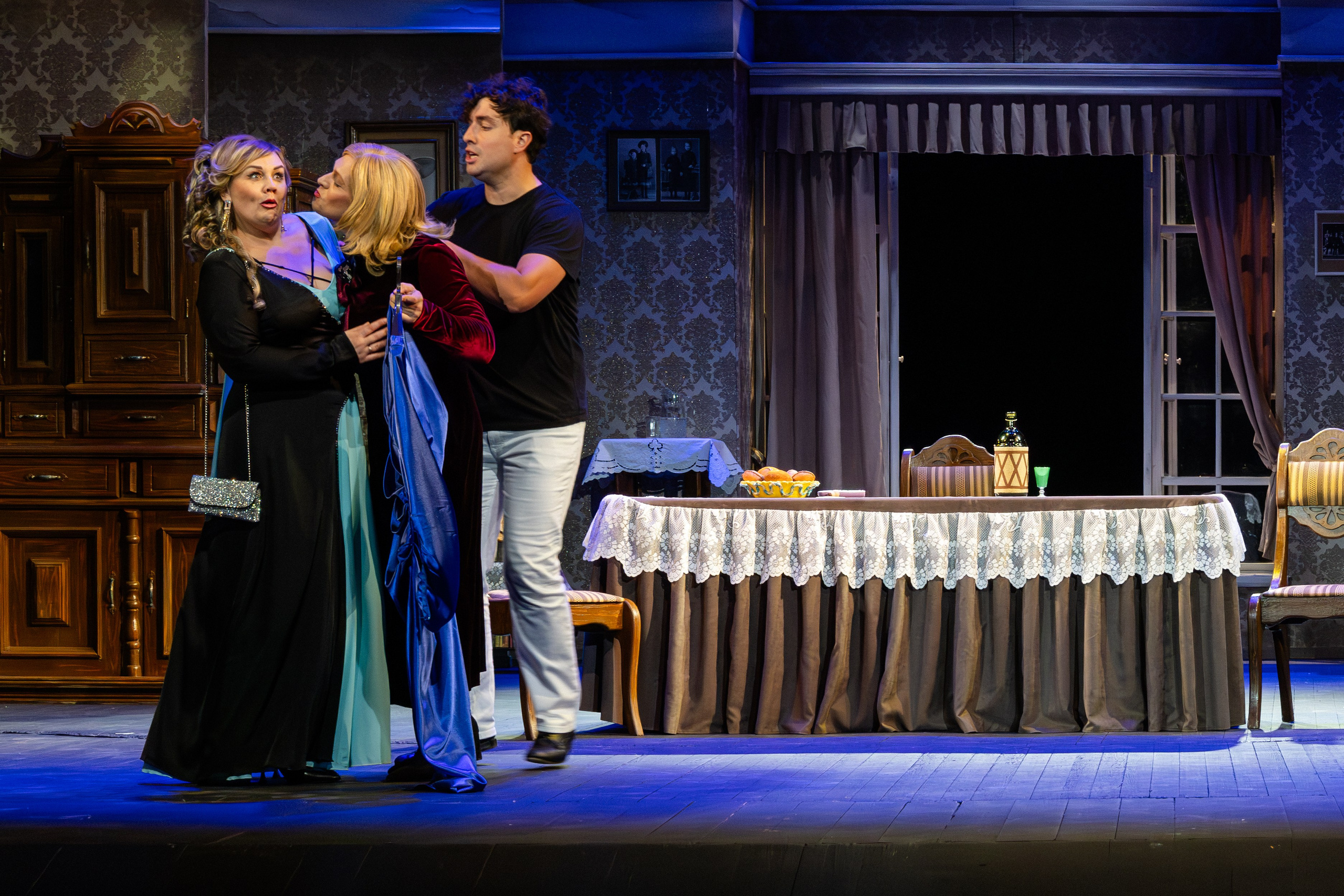 Театр Юного Зрителя «Отчаянные Тетки». Фотограф Марк Файзулин