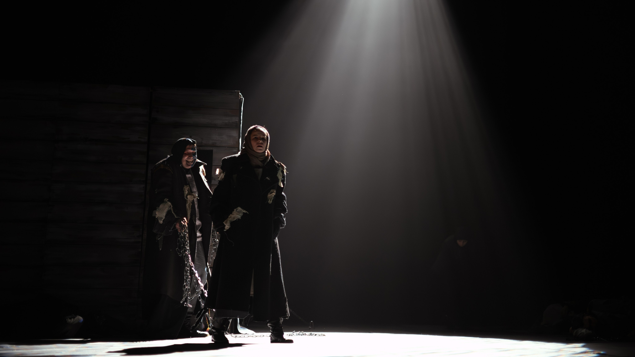 Астраханский Драматический Театр «Леди Макбет». Фотограф Марк Файзулин