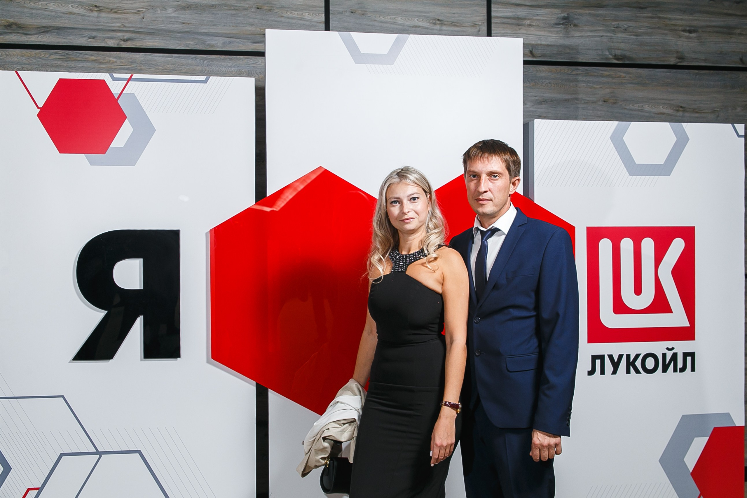 Фотозона на корпоративном мероприятии Лукойла в ДК Царицын. Событийный фотограф Максим Бескоровайновнов