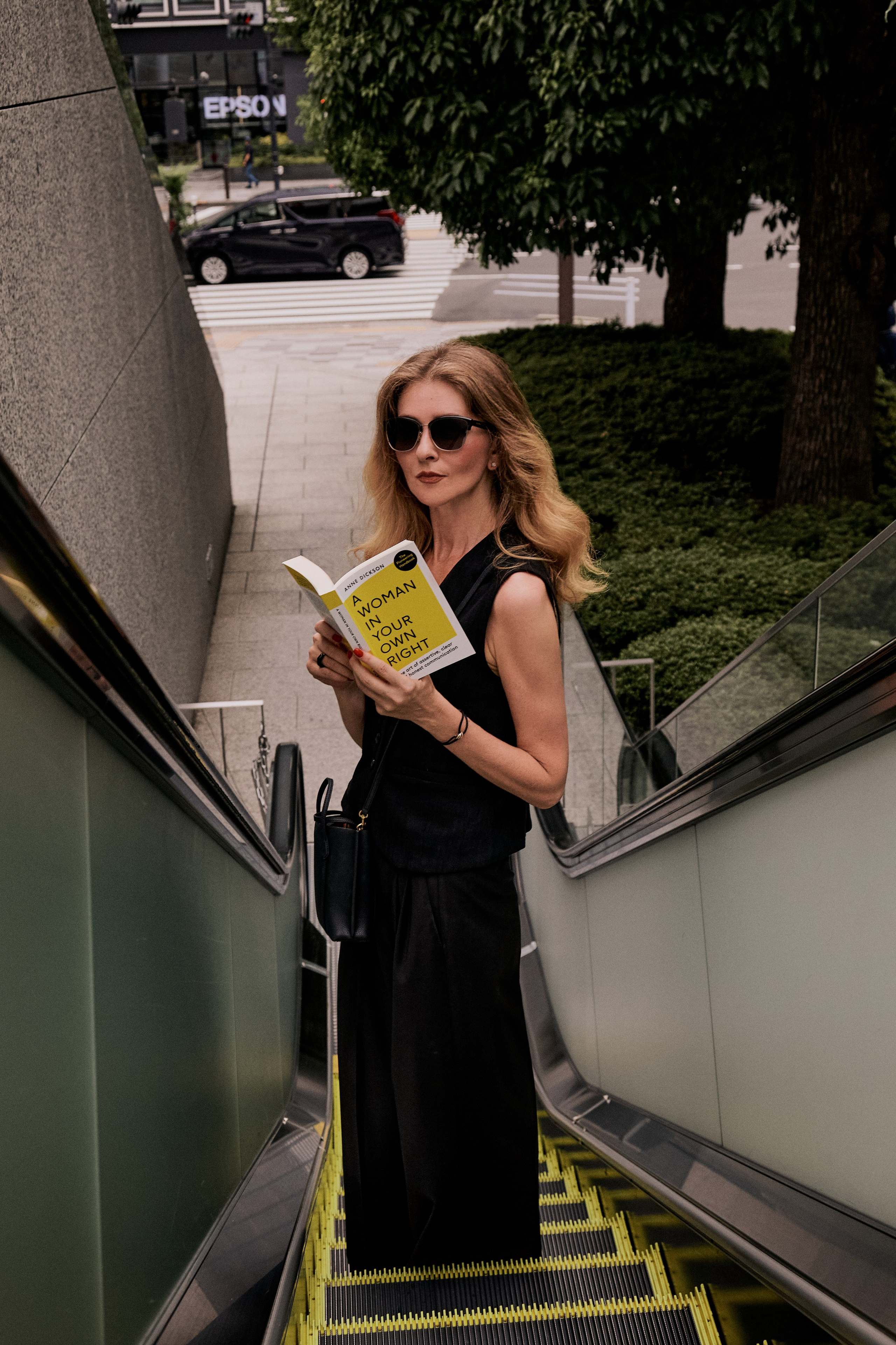 Mila on Tokyo streets. Photographer & retoucher