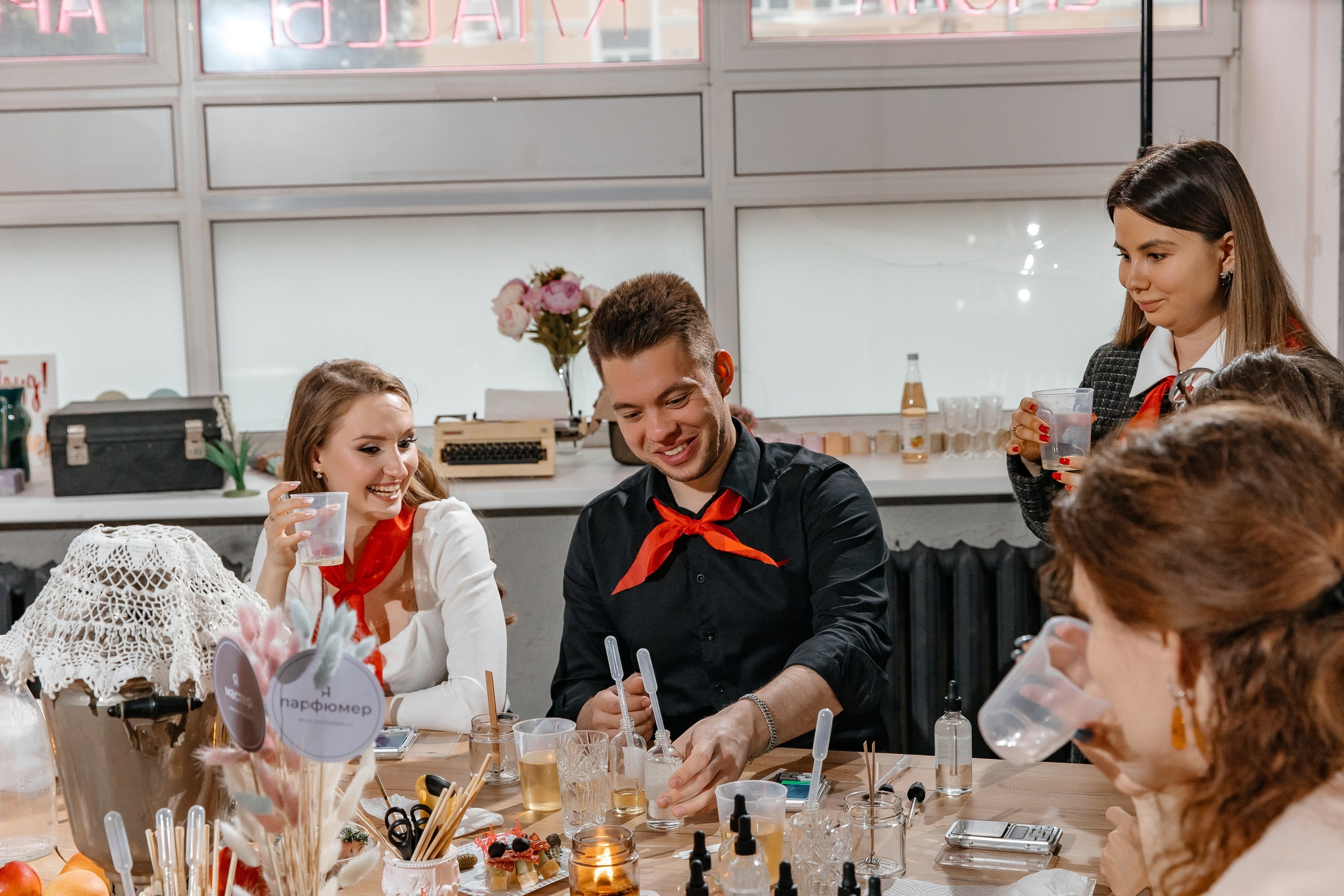 «Мир. Труд. Май» в AROMALAGE — весенний праздник творчества и аромата